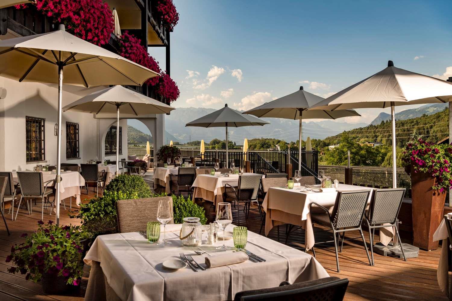 Hotel TIROLENSIS Tisens/Tesimo 11 suedtirol.info