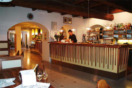 Hotel Teutschhaus Cortina sulla Strada del Vino 10 suedtirol.info