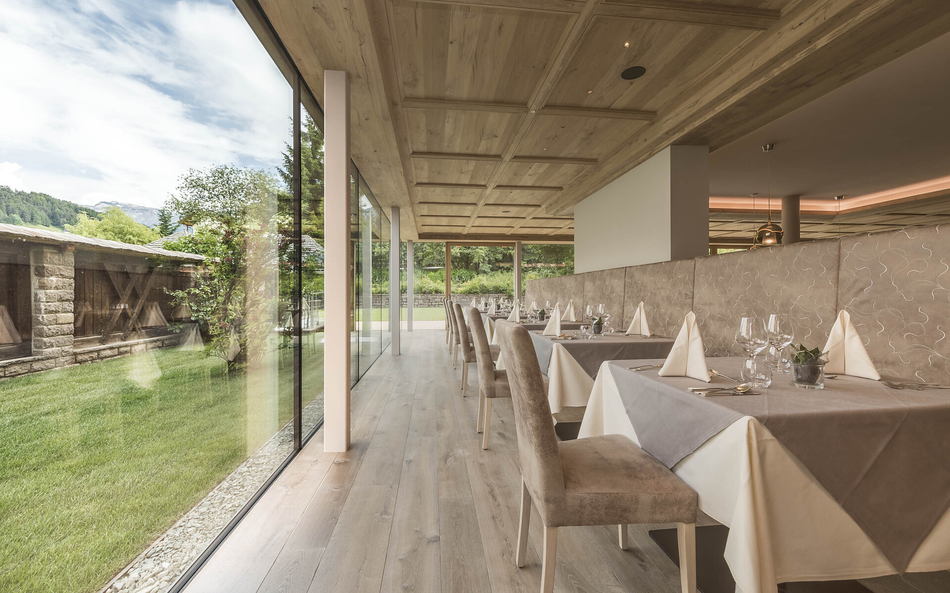 Speisesaal mit Panoramafenster