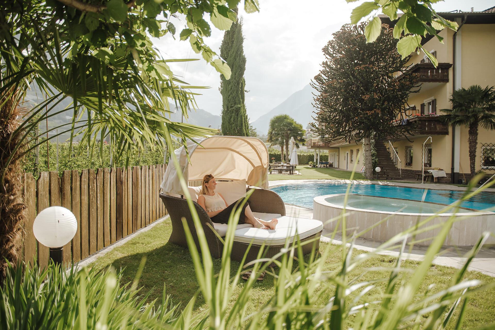 Great garden with swimming pool
