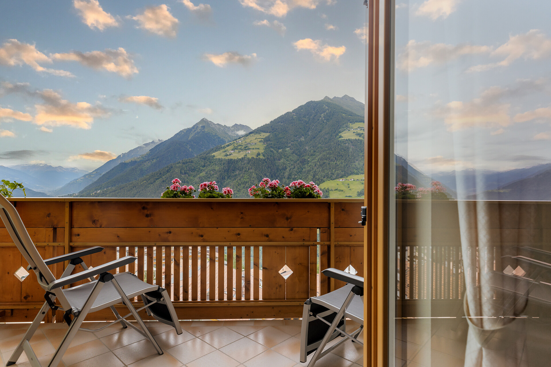 Hotel Alpes Scena 13 suedtirol.info