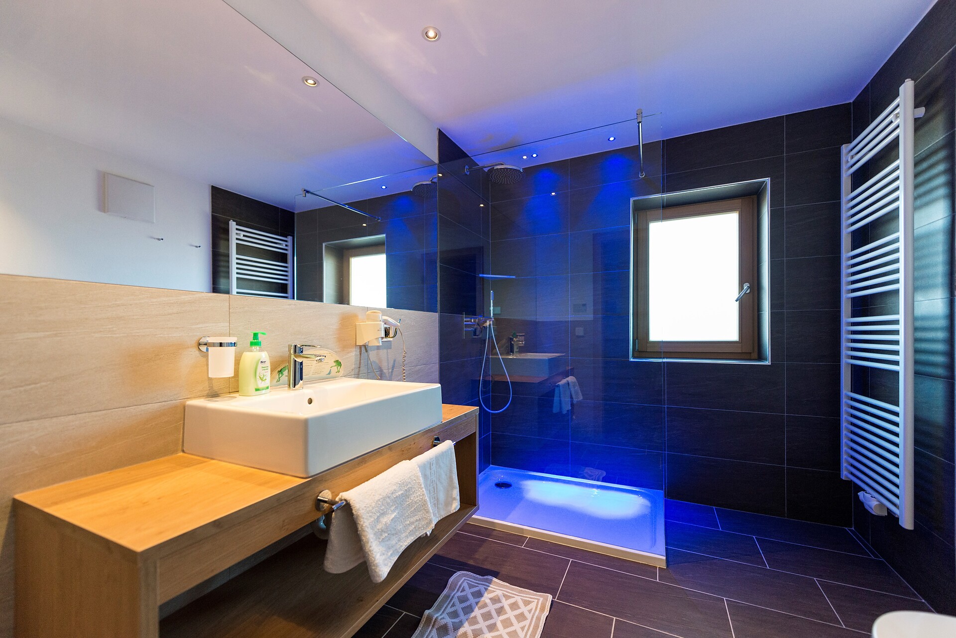 Badezimmer Wiesenblick Deluxe und Panoramablick Deluxe und Familienzimmer