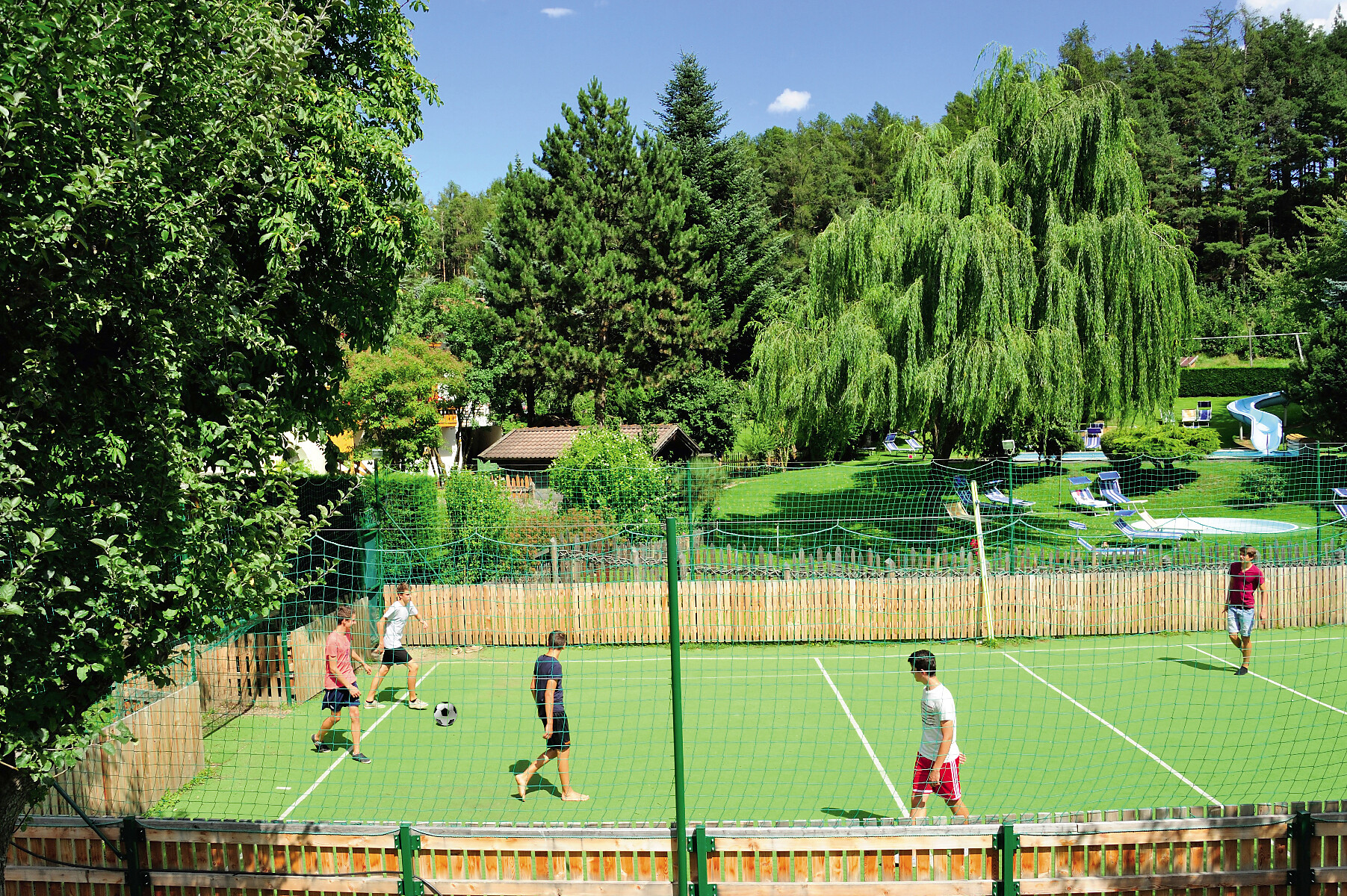 Fußballplatz auf Kunstrasen