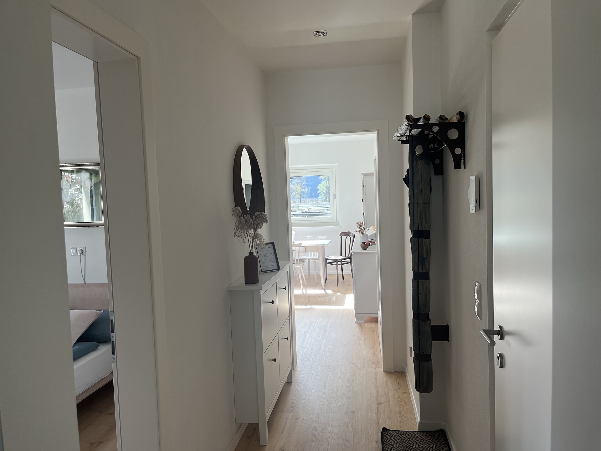 Eingangsbereich/ Flur mit Blick in die Zimmer