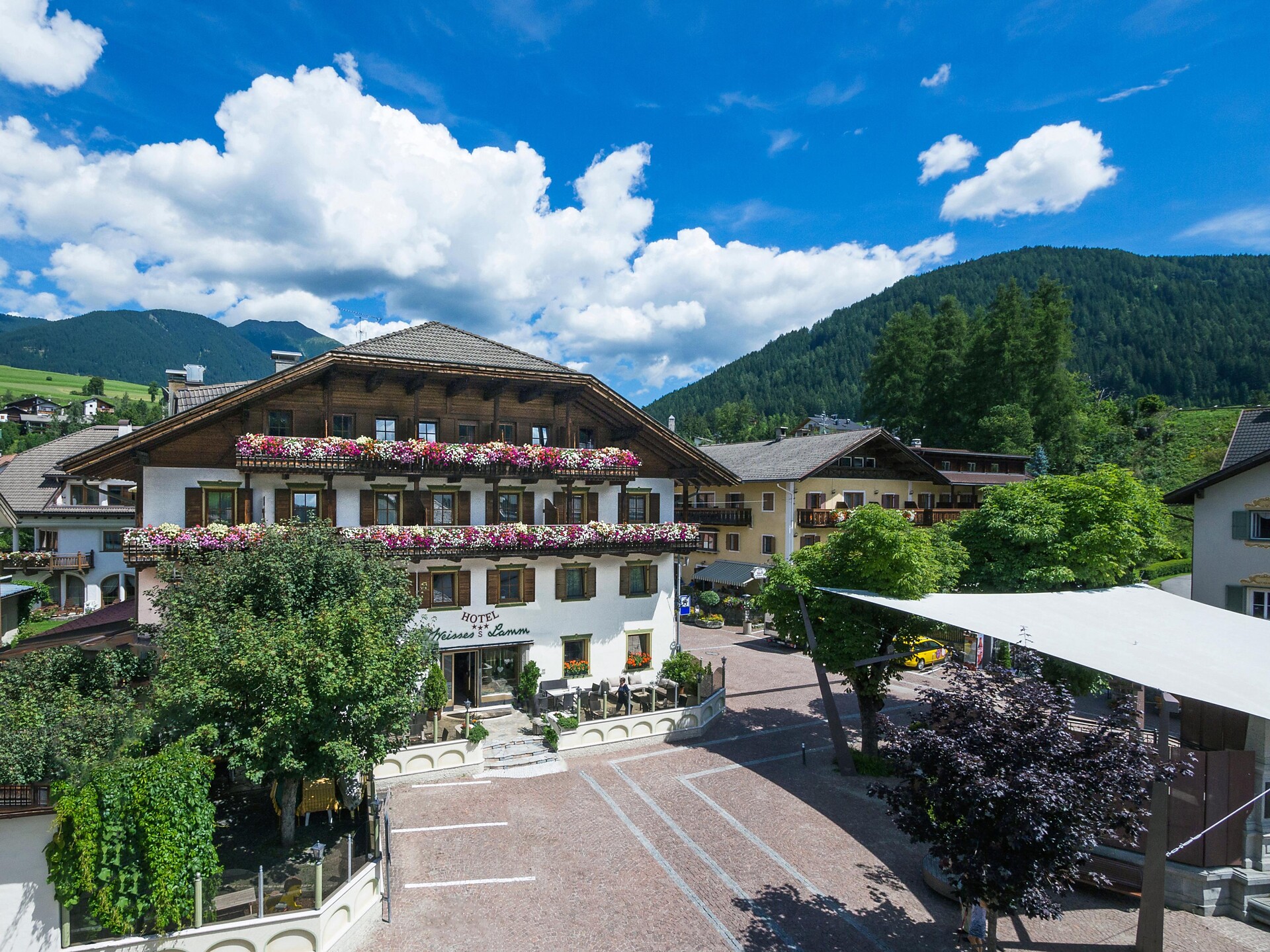 Hotel Weisses Lamm Monguelfo-Tesido 1 suedtirol.info