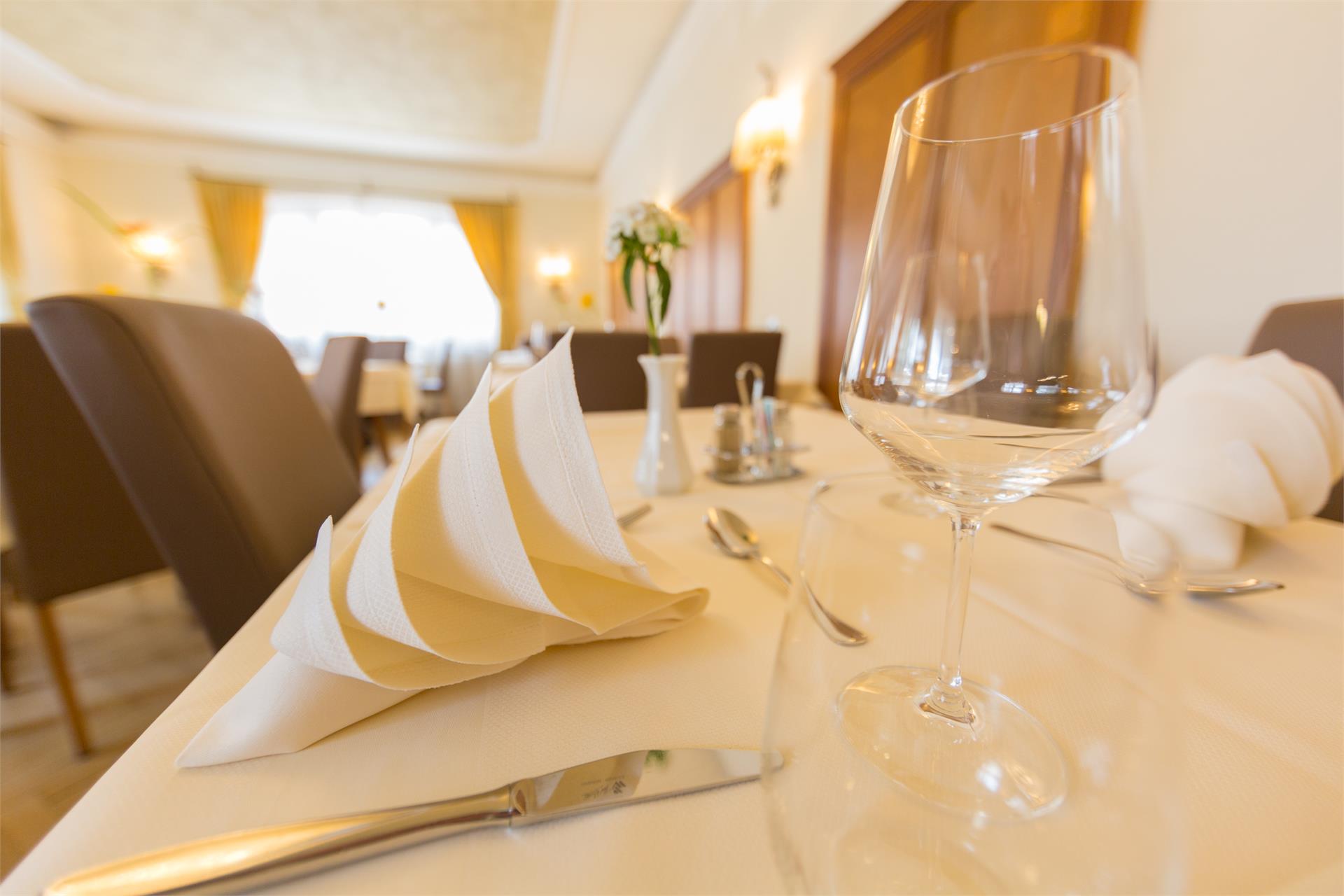 Hotel Weisses Lamm Monguelfo-Tesido 18 suedtirol.info