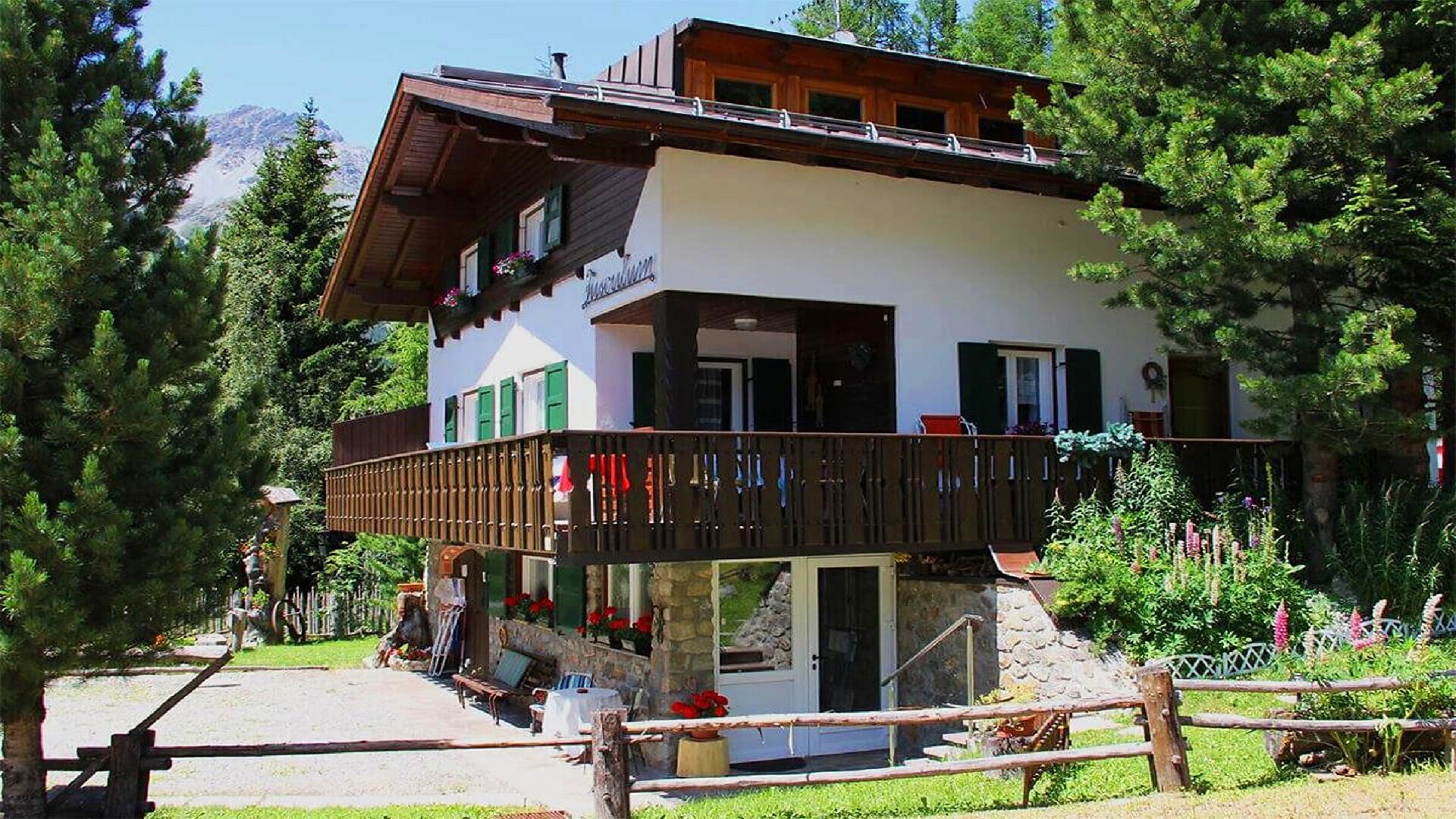 Haus Tusculum Seitenansicht