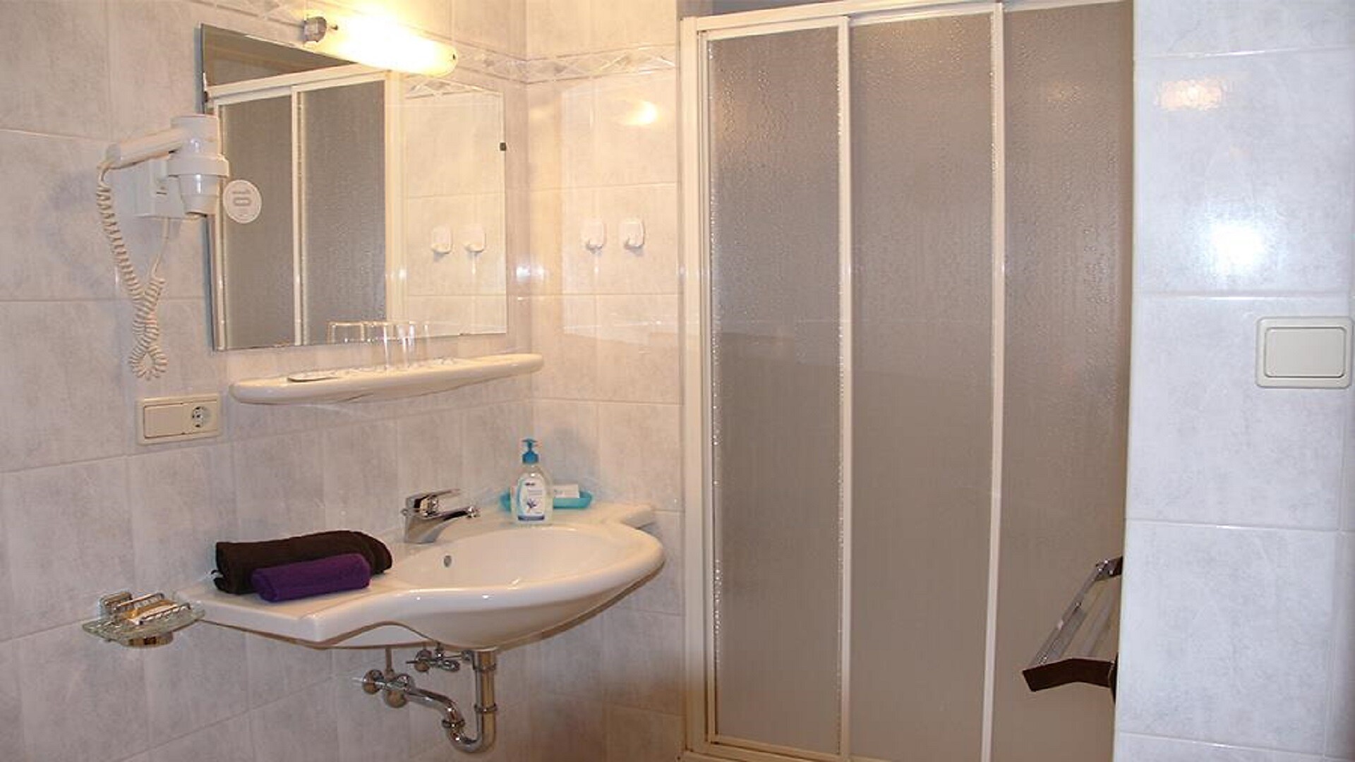 Wohnung Parterre Dusche, WC mit Bidet