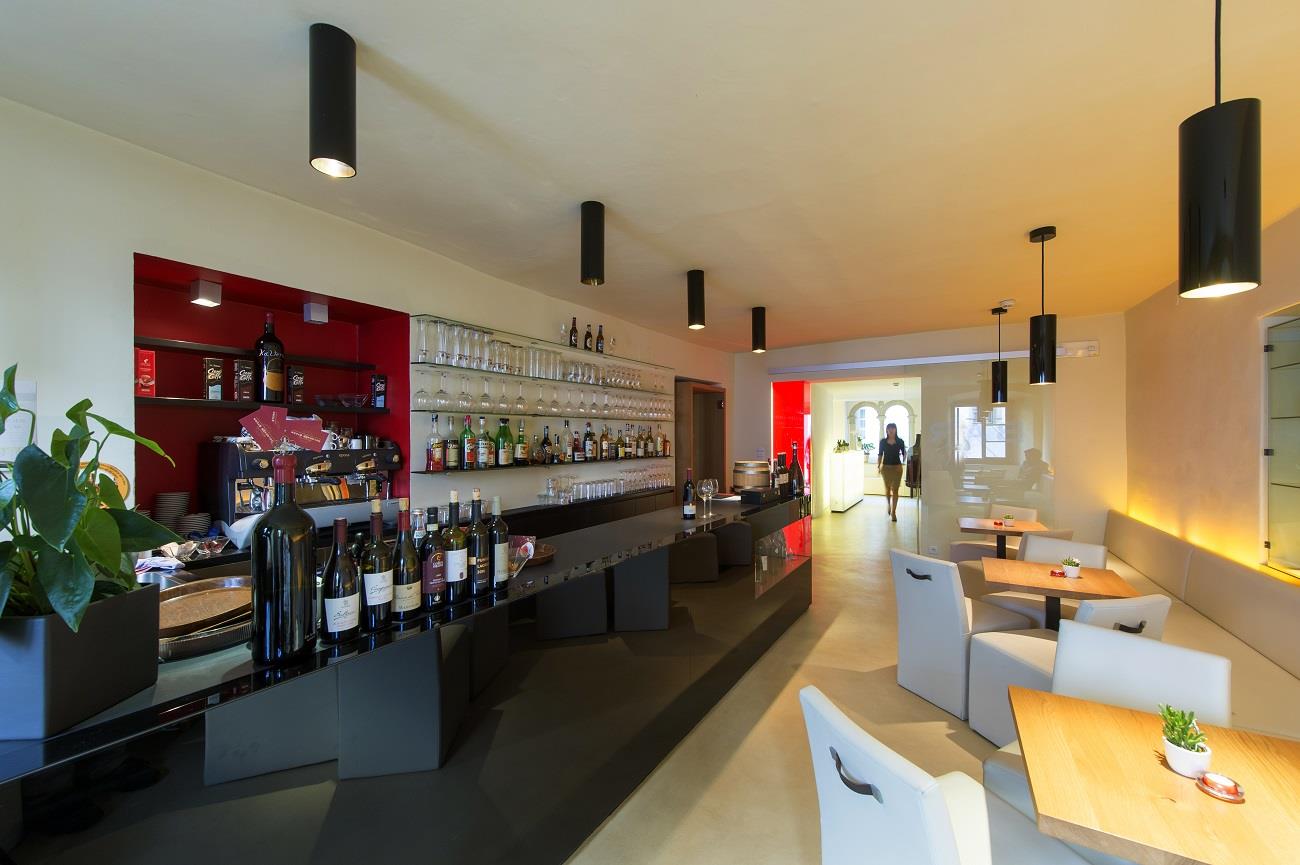 Hotel Goldener Stern Kaltern an der Weinstraße/Caldaro sulla Strada del Vino 13 suedtirol.info