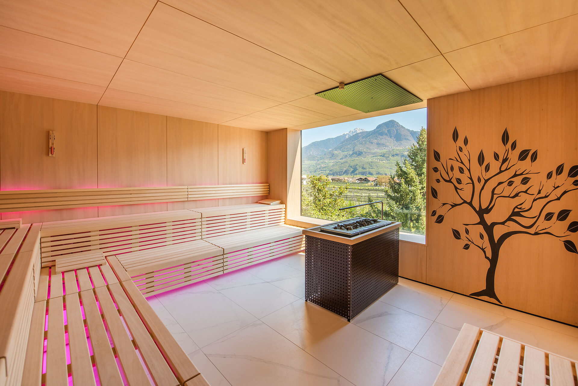 Hotel Gschwangut Lana 13 suedtirol.info
