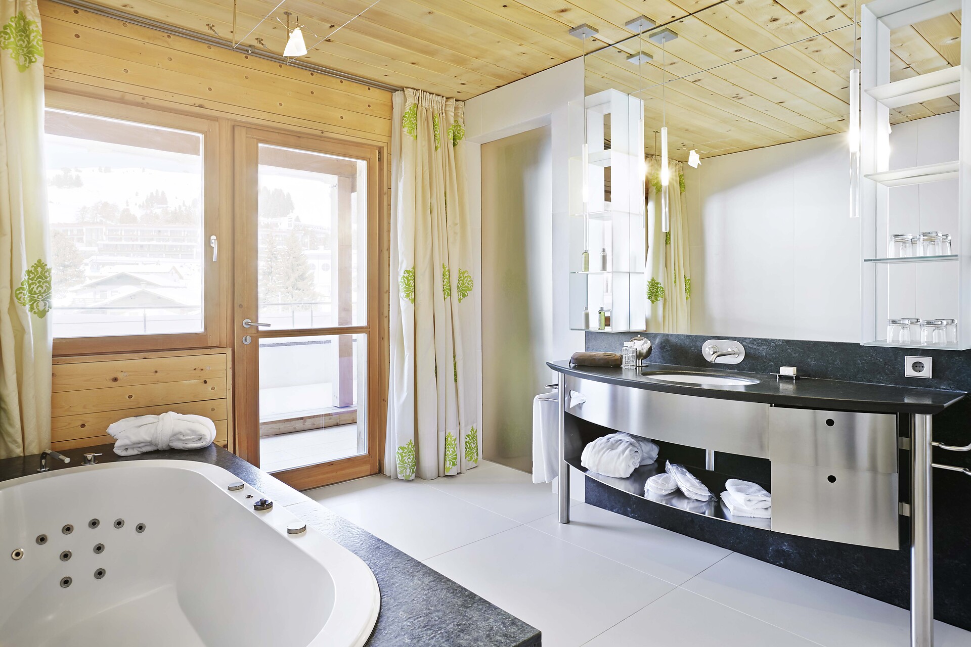 Hotel Urthaler Kastelruth 5 suedtirol.info