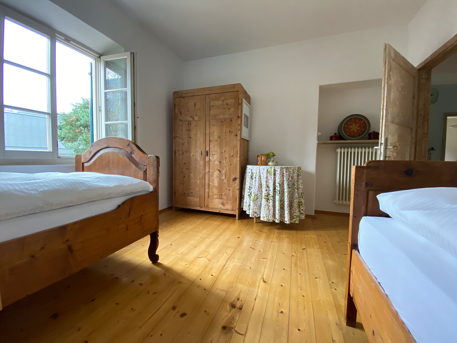 2. Schlafzimmer mit 2 getrennten Betten
