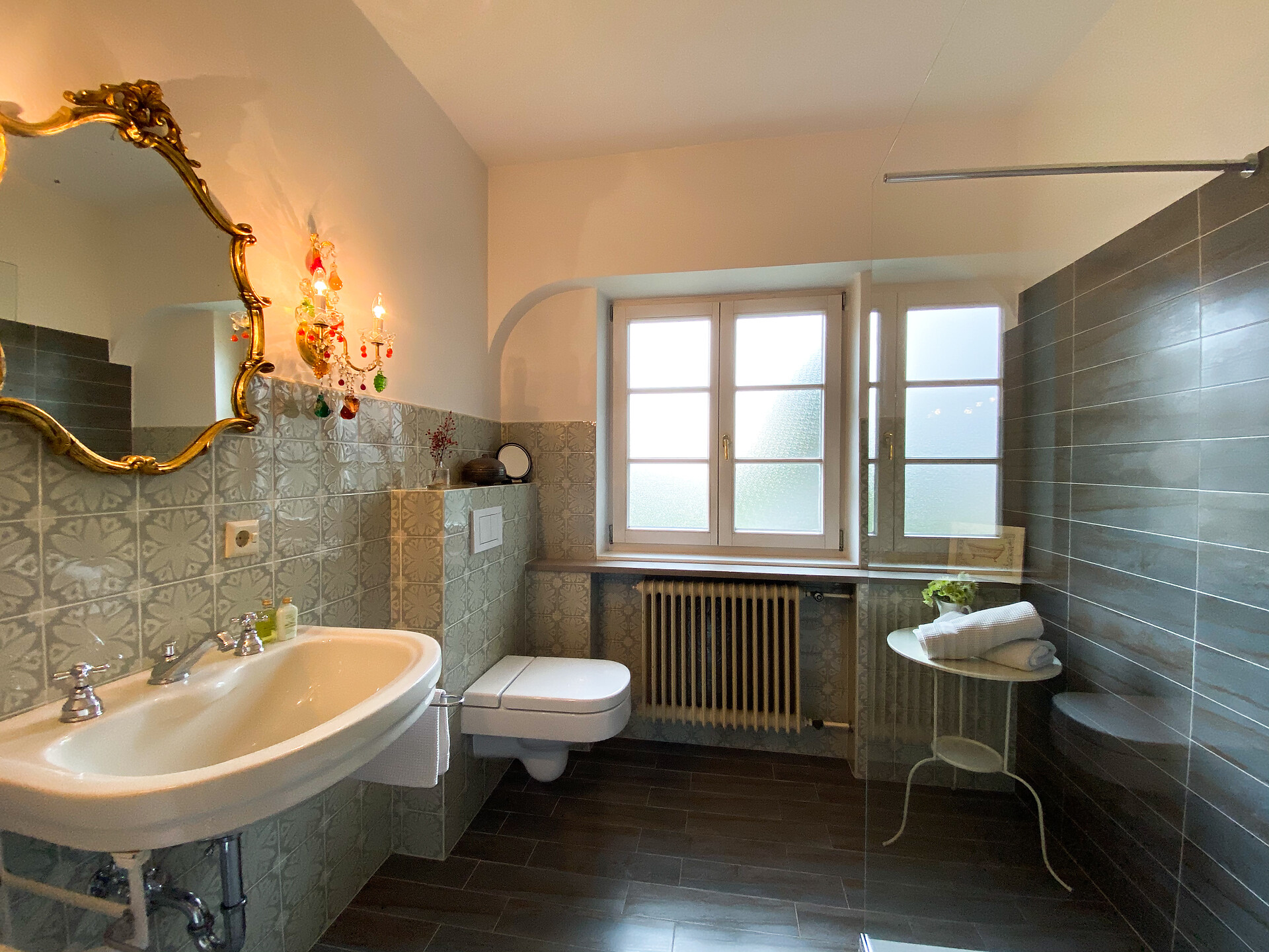 Badezimmer mit Lichterperlen