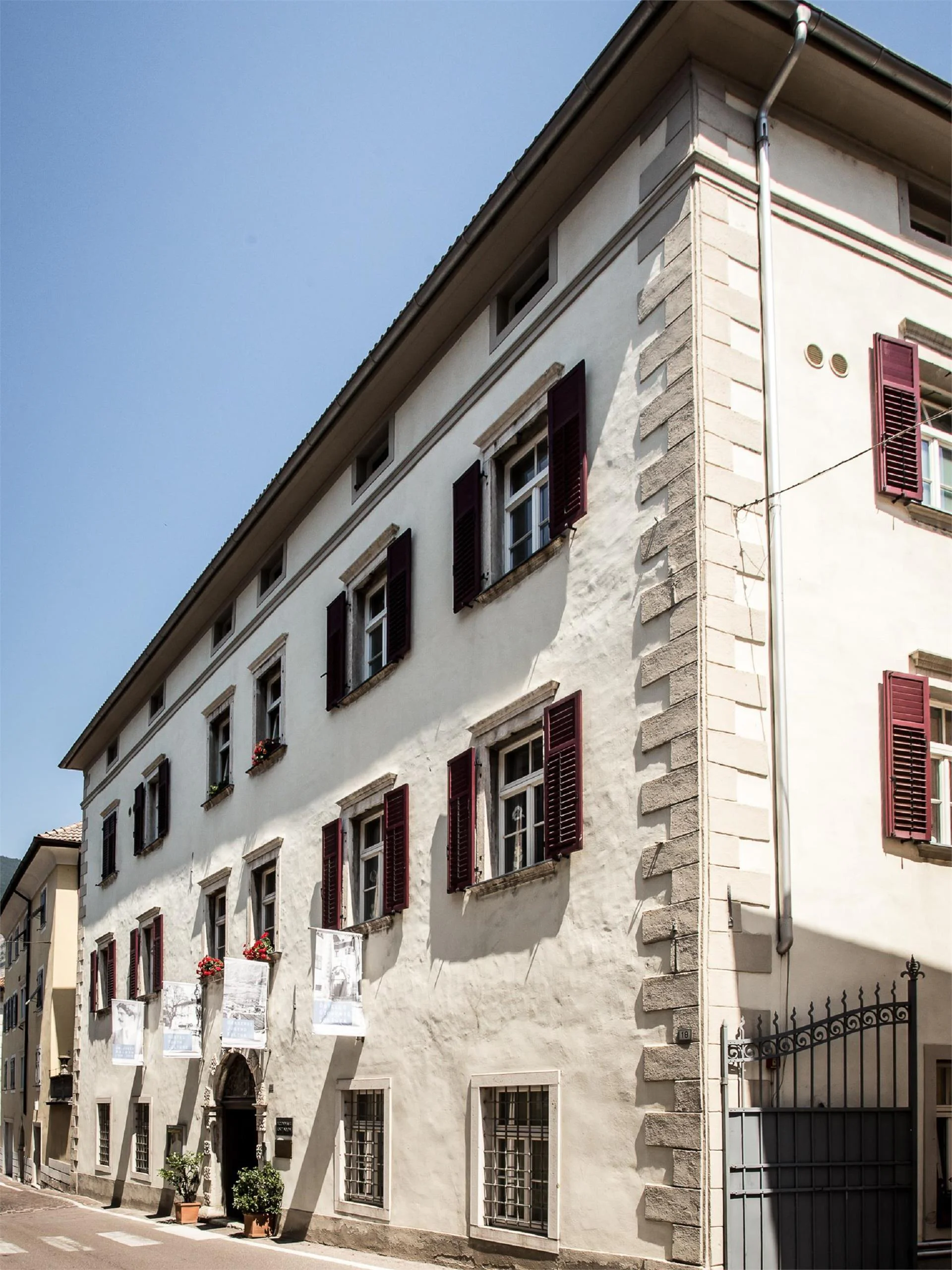 Jugendhaus Dr. J. Noldin Salurn 1 suedtirol.info