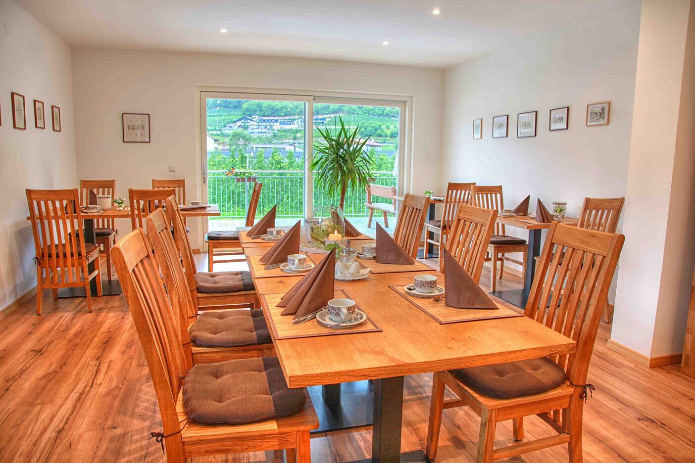 breakfast room