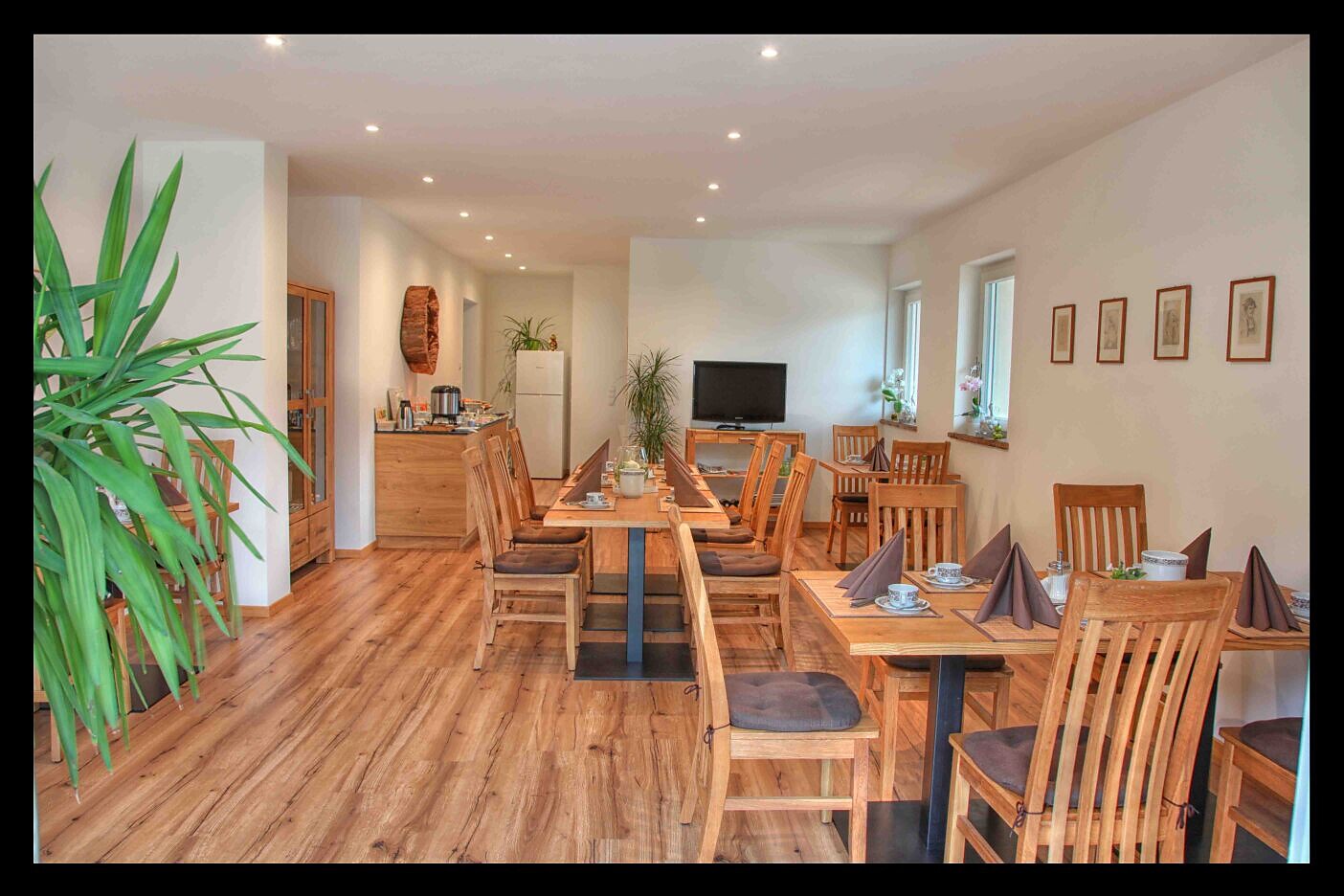 breakfast room