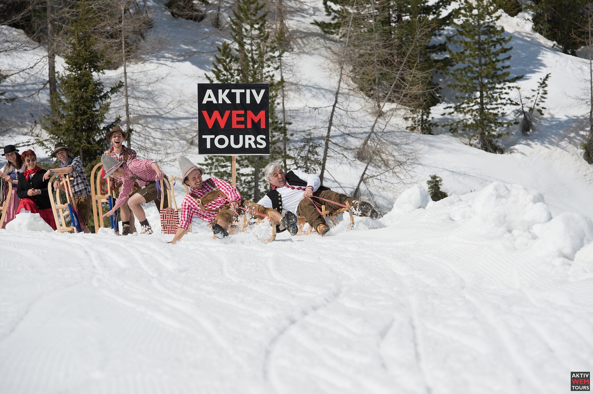 Sledding on 7 specific slopes located in a radius of 12km around the hotel