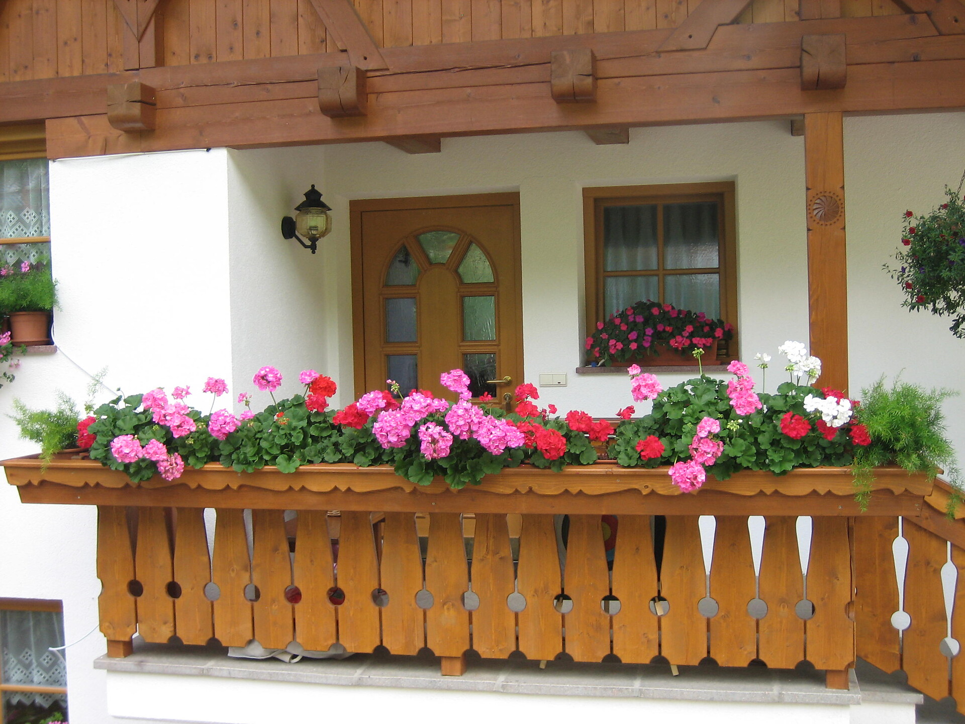 Entrata appartamento con balcone verso nord