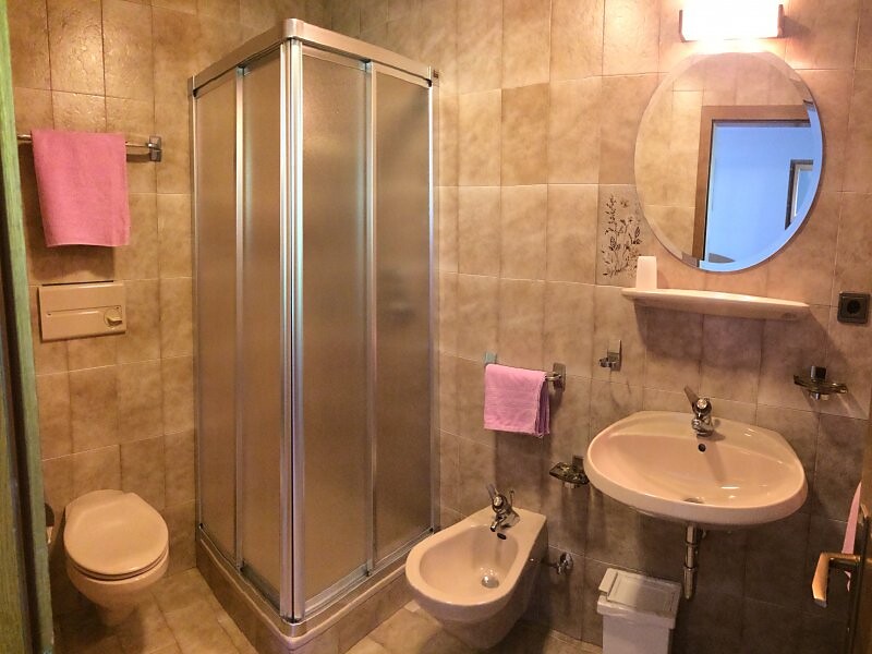 Bathroom app. 1