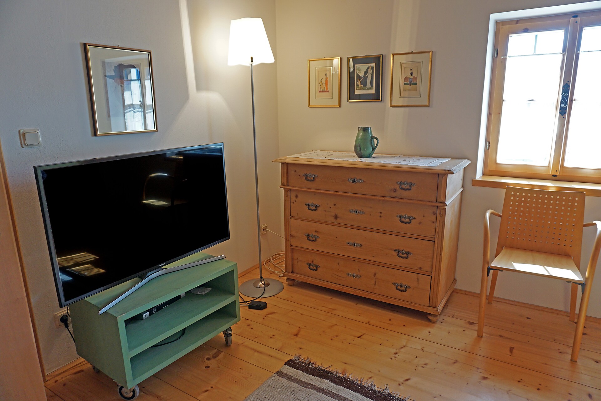 Bed room with TV