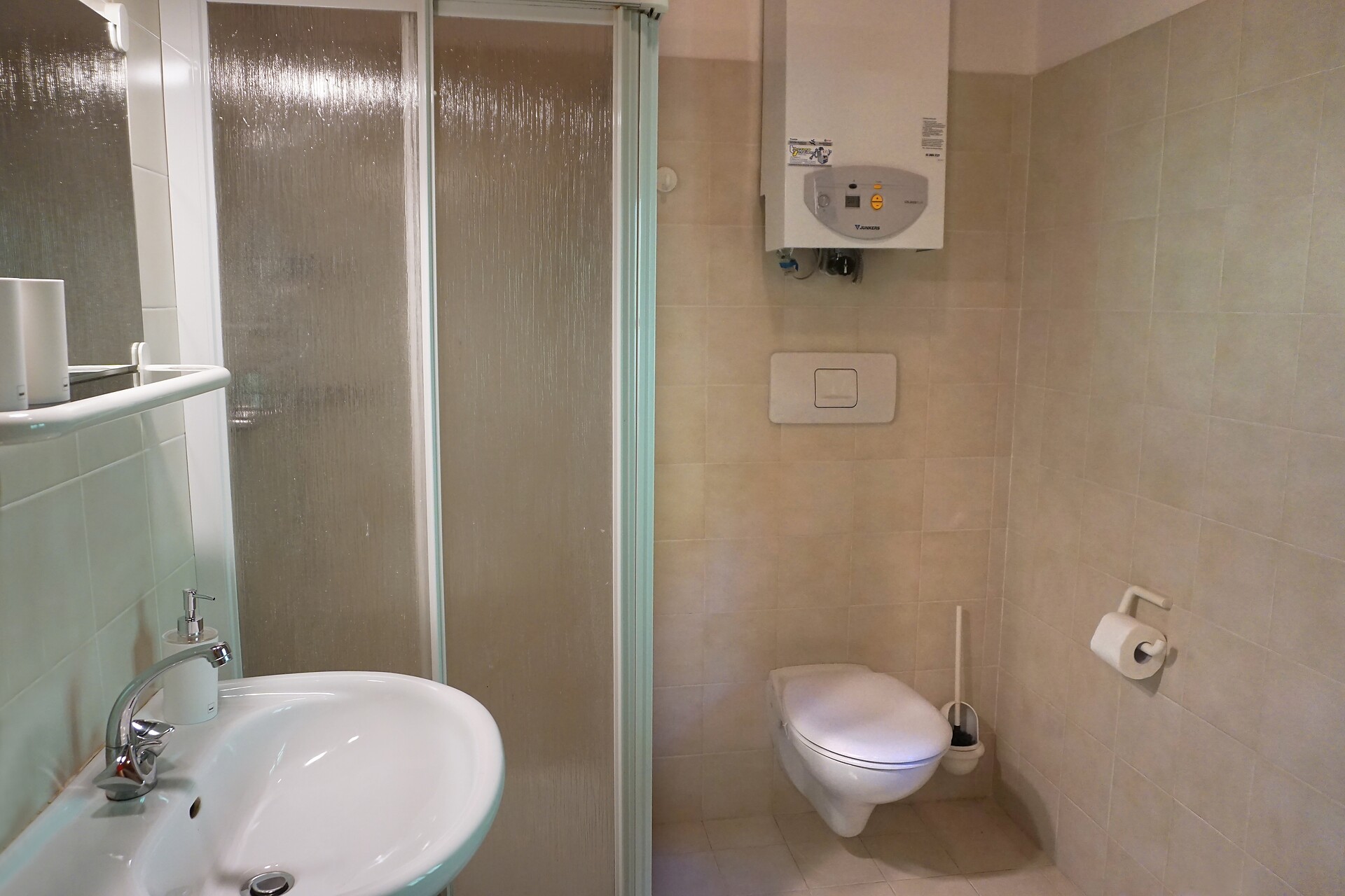Spacious bathroom with shower