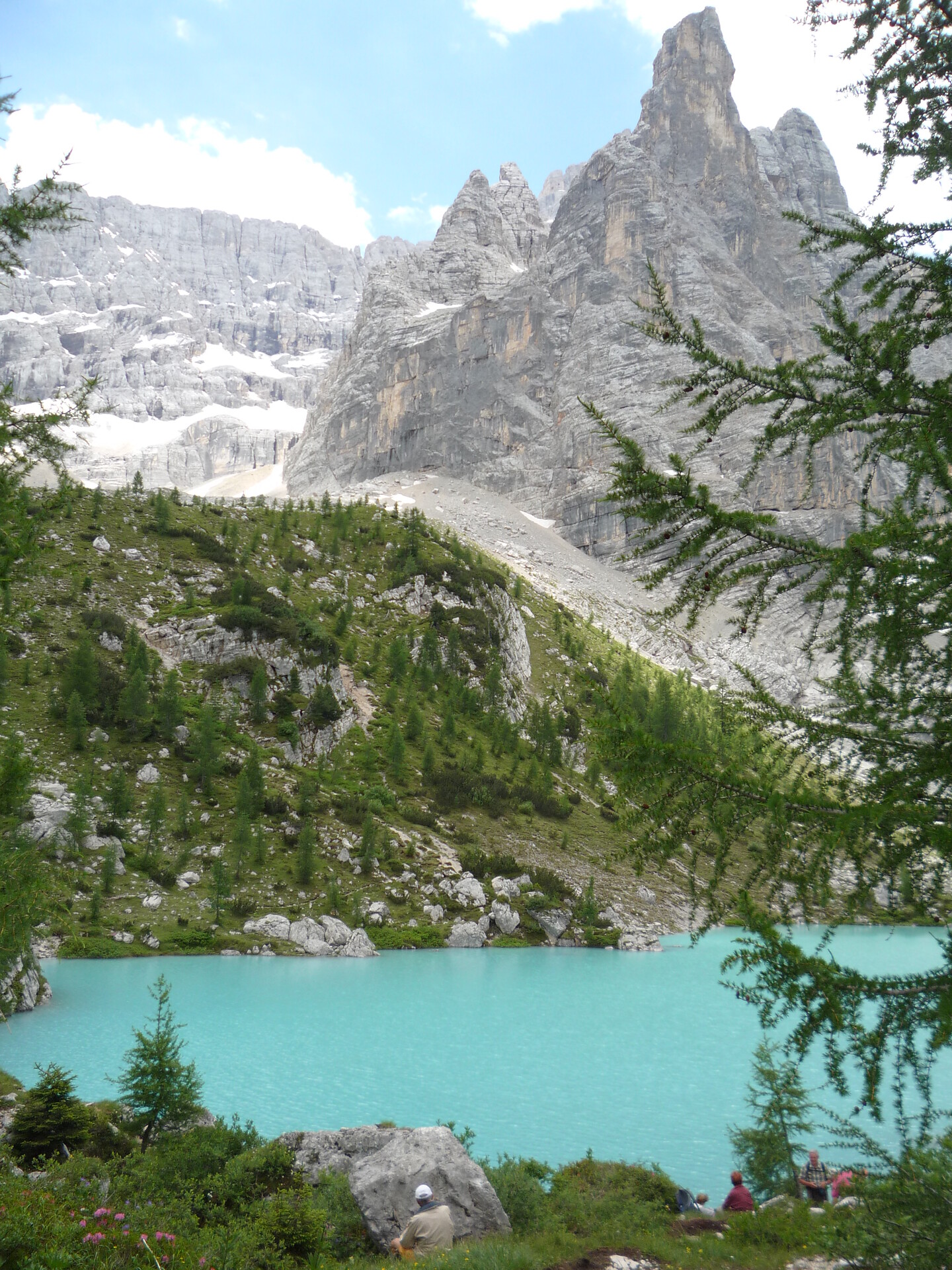 lago nelle Dolomiti