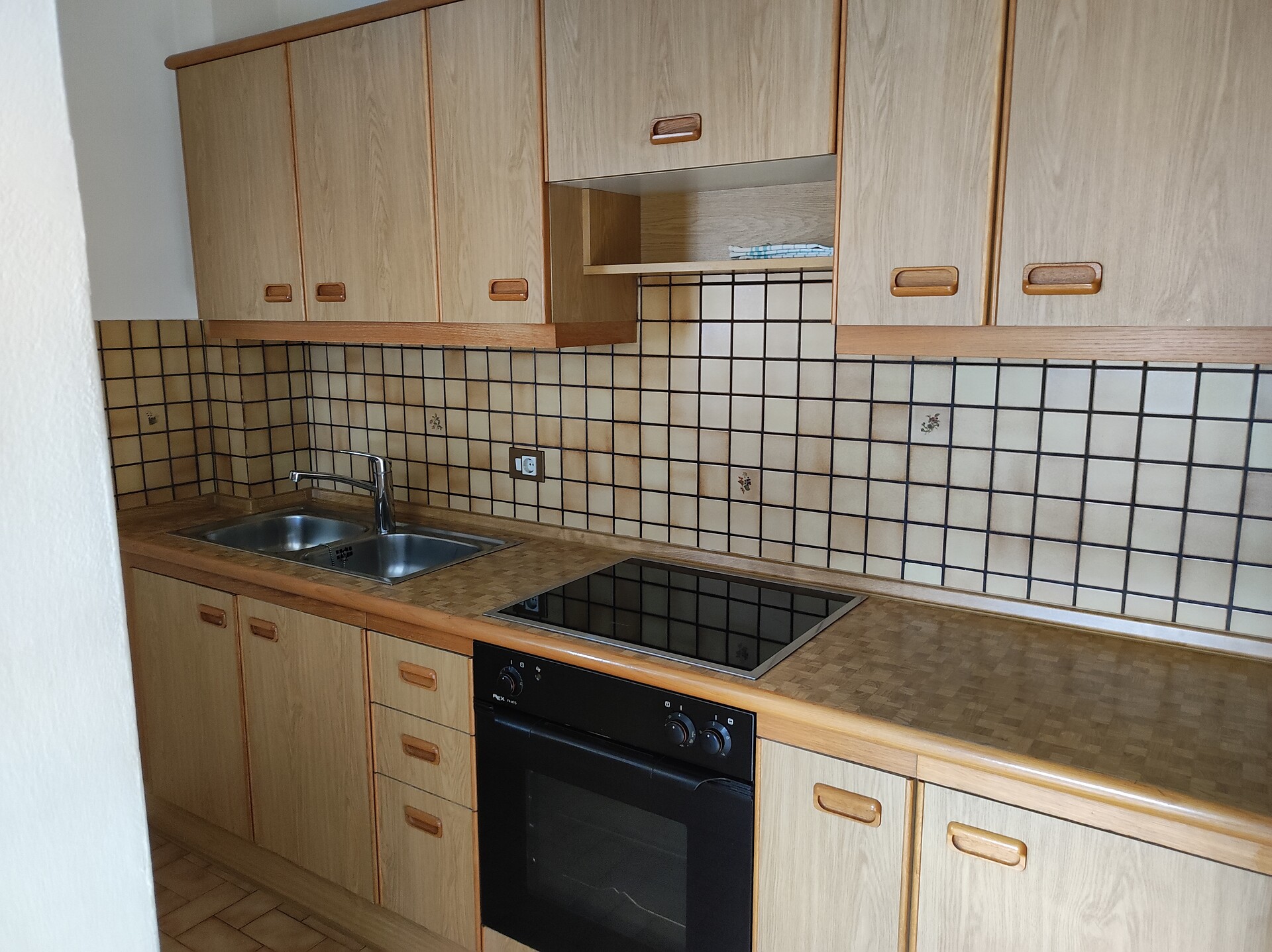 Kitchen Apartment red