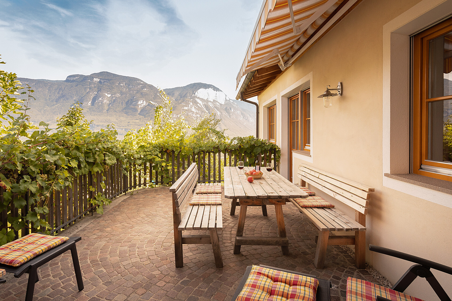 La terrazza in mezzo alle vigne