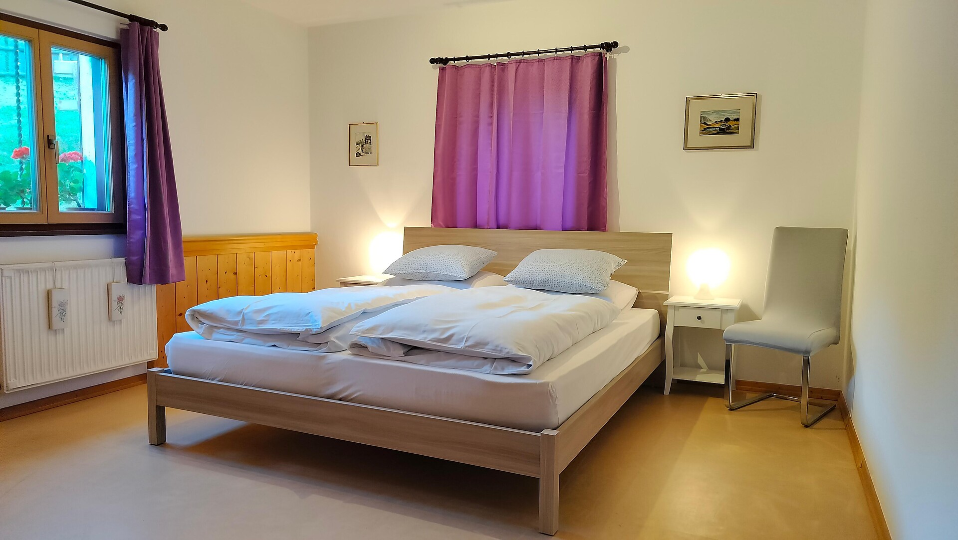 Schlafzimmer 1