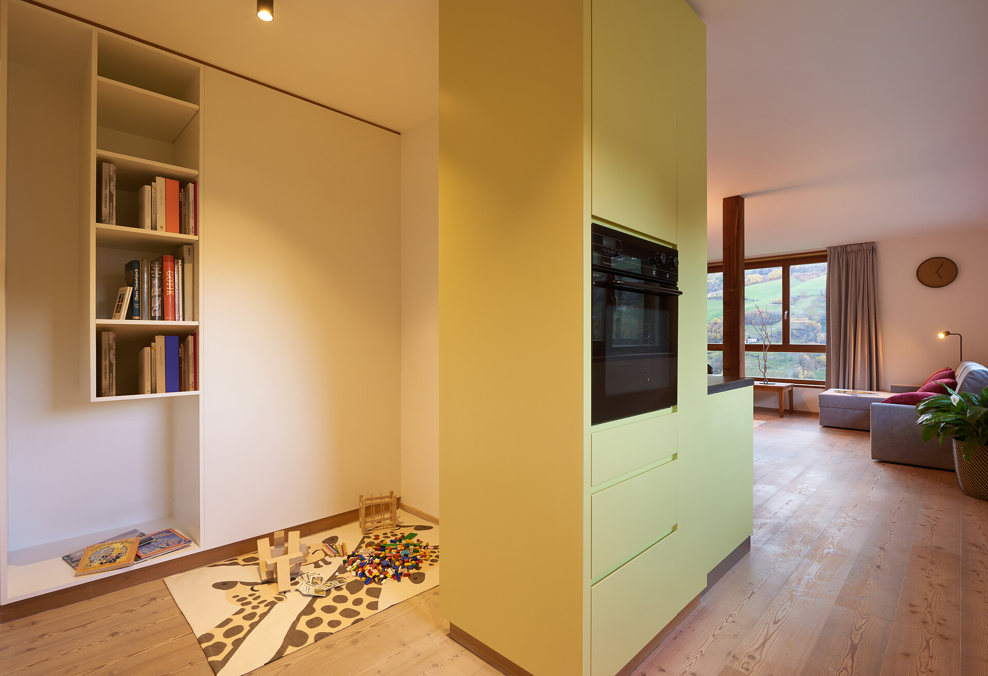 Backrohr und Kinderspielecke