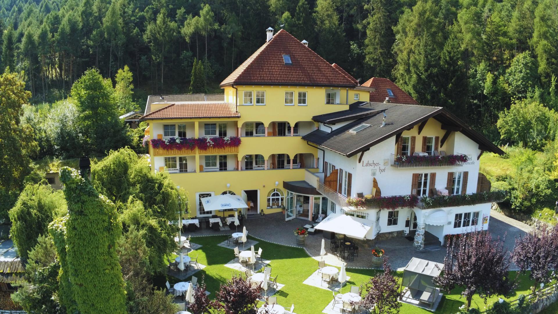 Landhotel Latscherhof Latsch/Laces 2 suedtirol.info