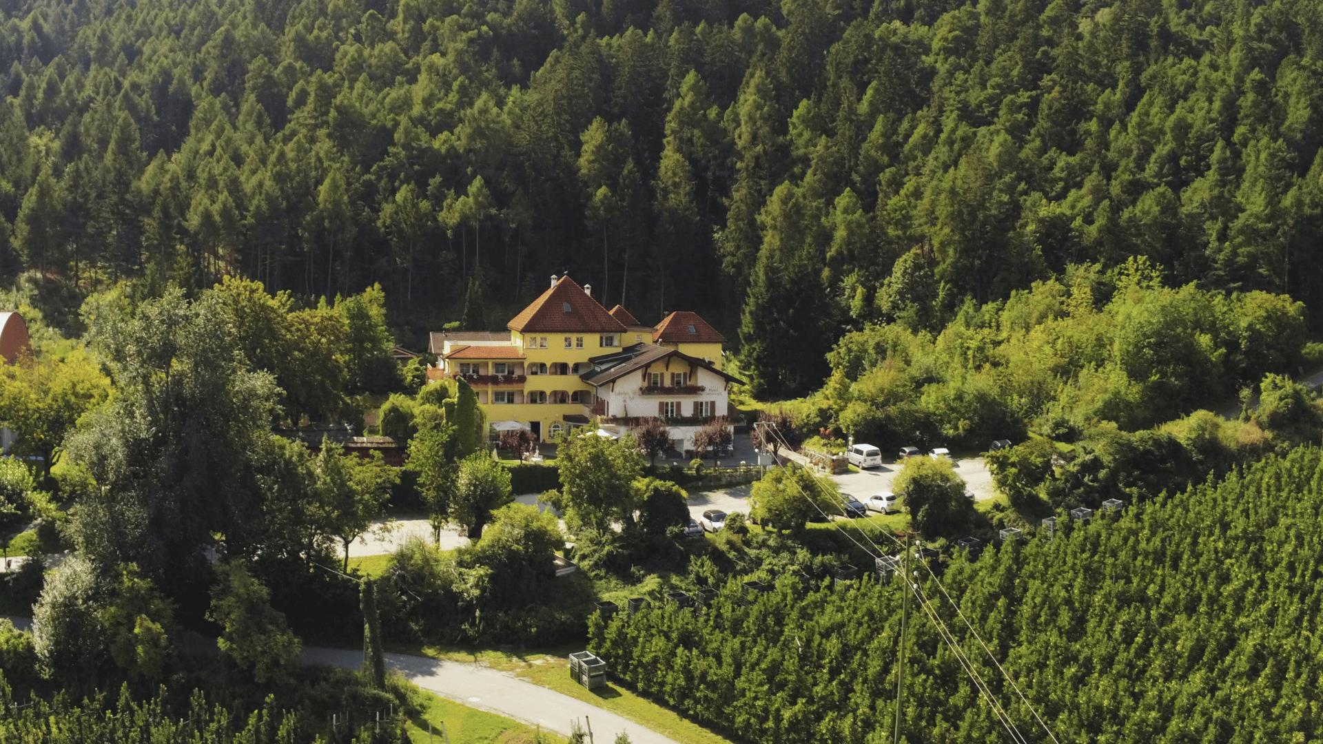 Landhotel Latscherhof Latsch/Laces 3 suedtirol.info
