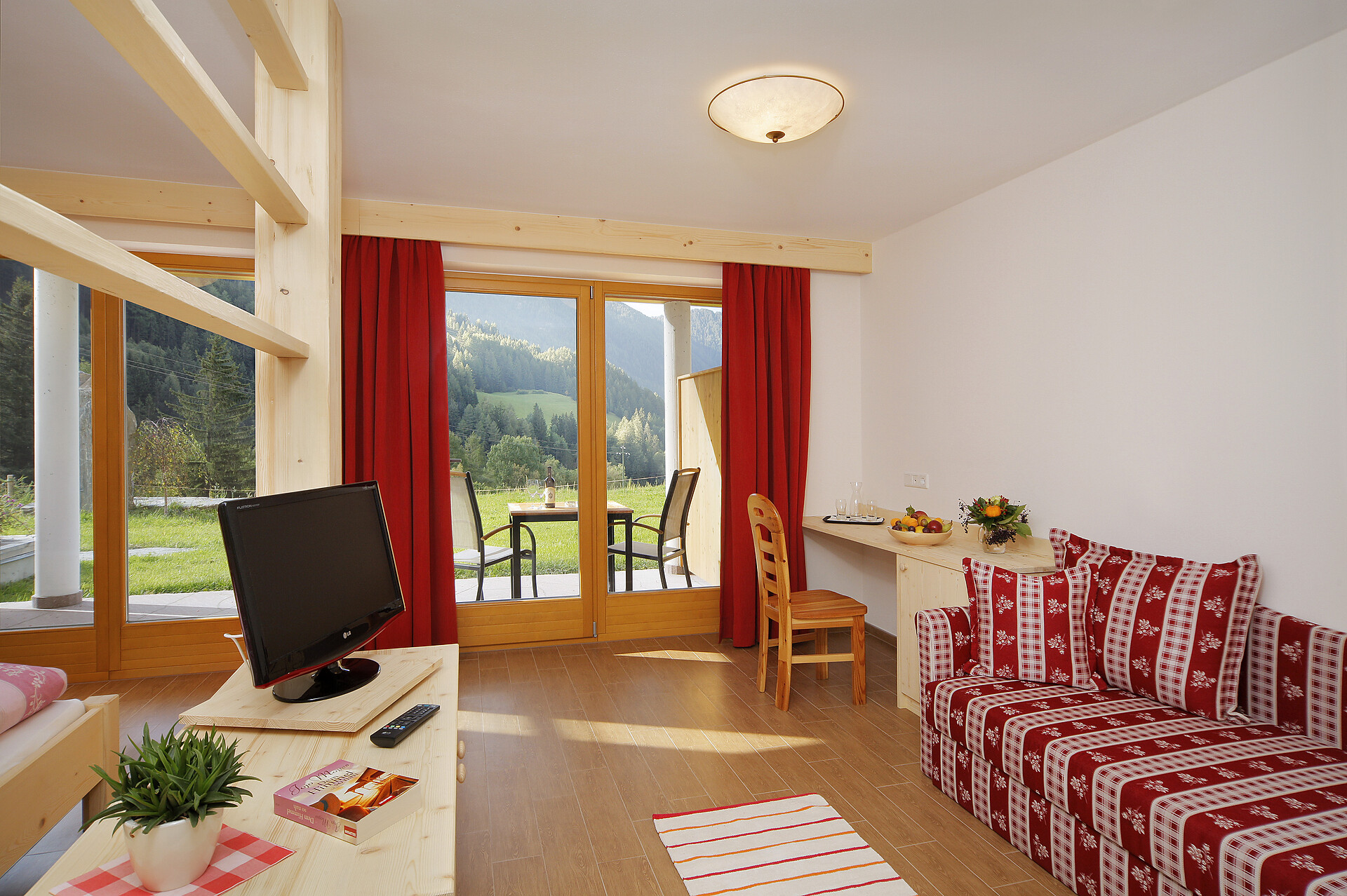 Panoramazimmer mit Balkon