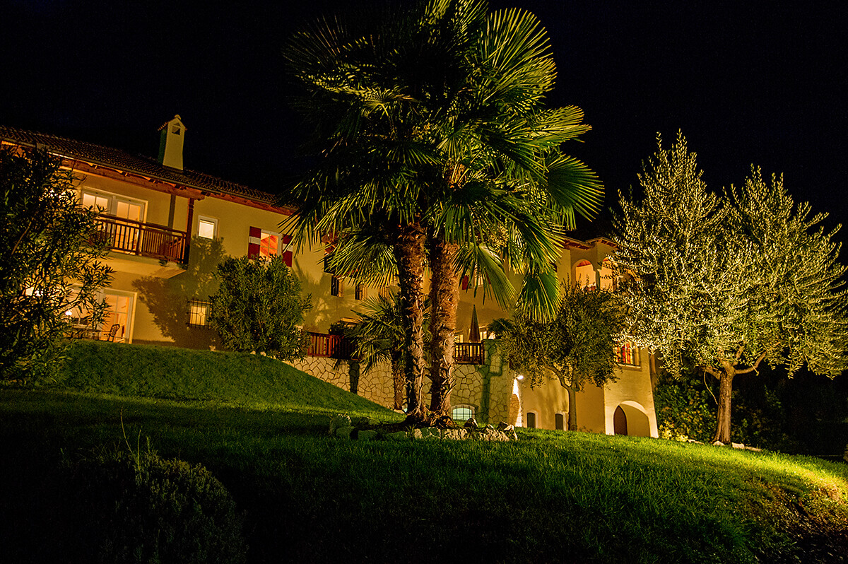Leuchtenhof by night