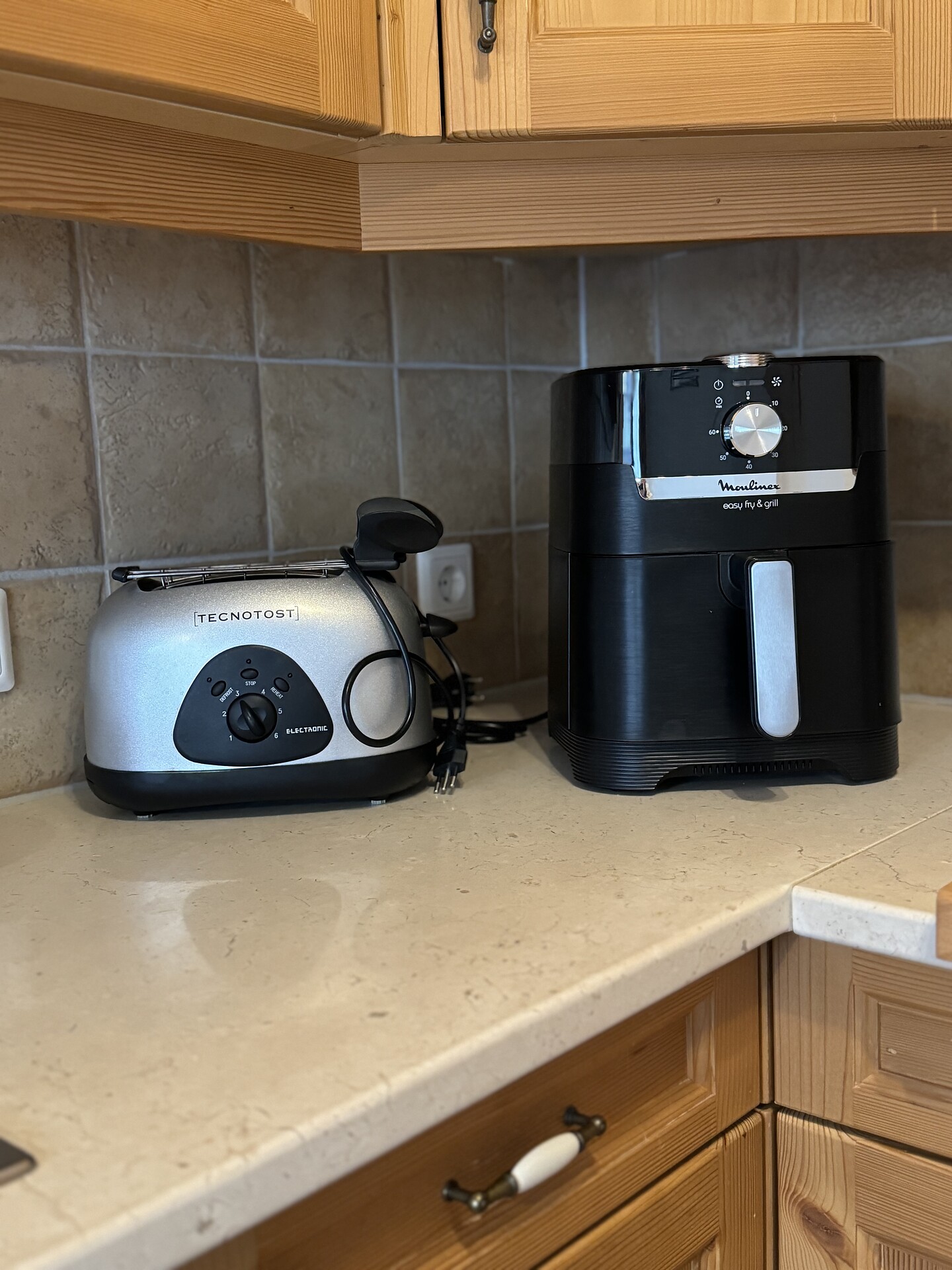 Toaster und Luftfritteuse