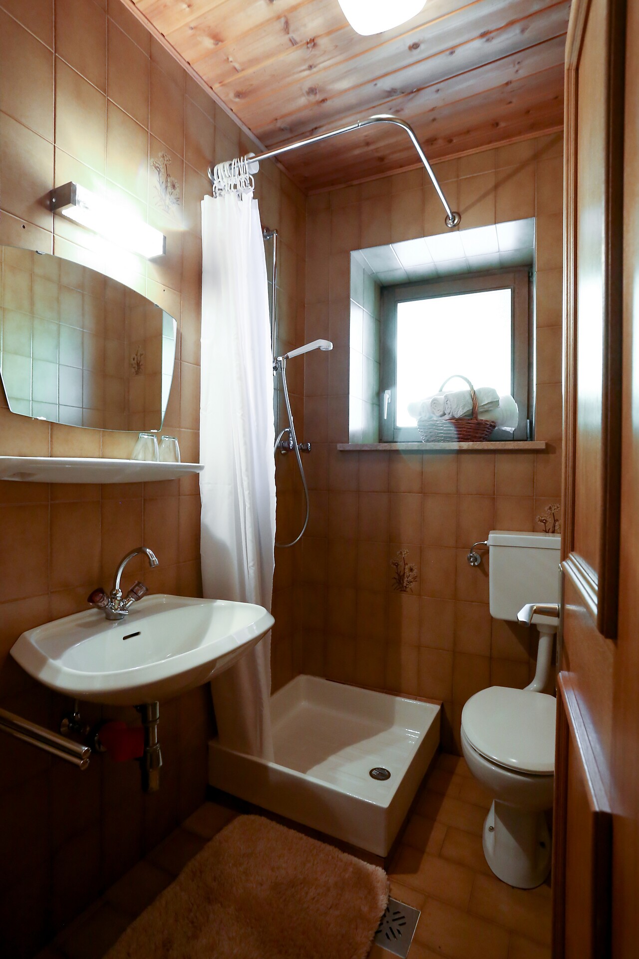 Apartment "Lilac" bathroom