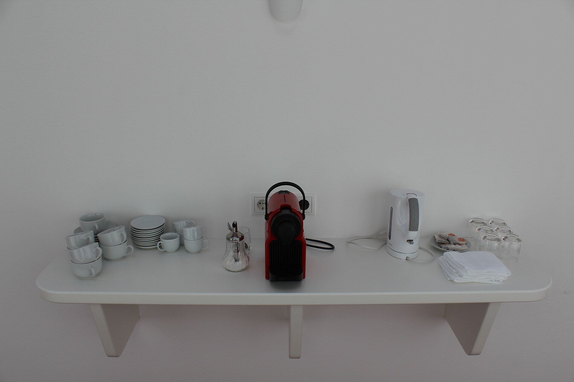 Caffè e bollitore acqua