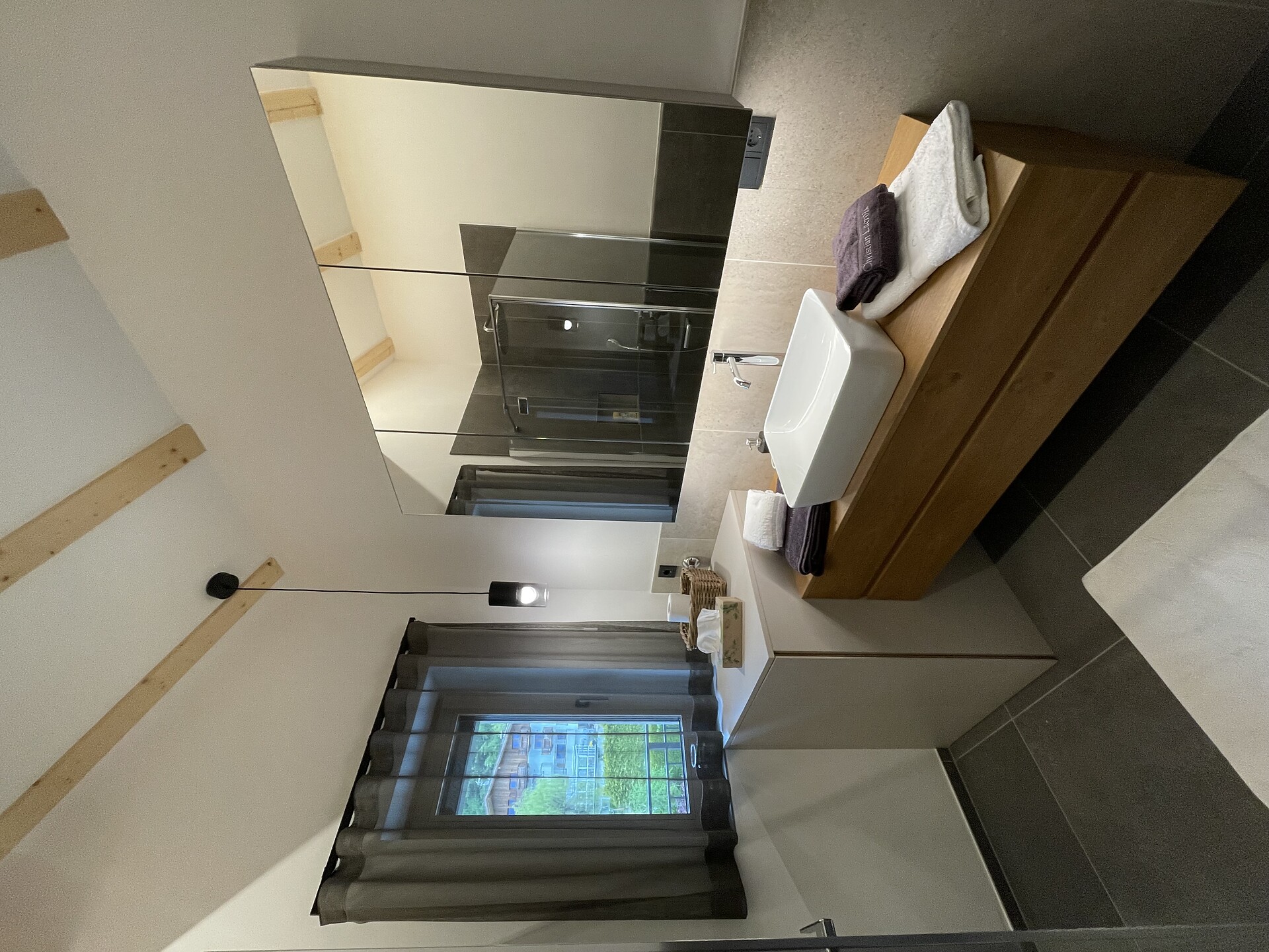 Badezimmer mit WC/Dusche und Bidet