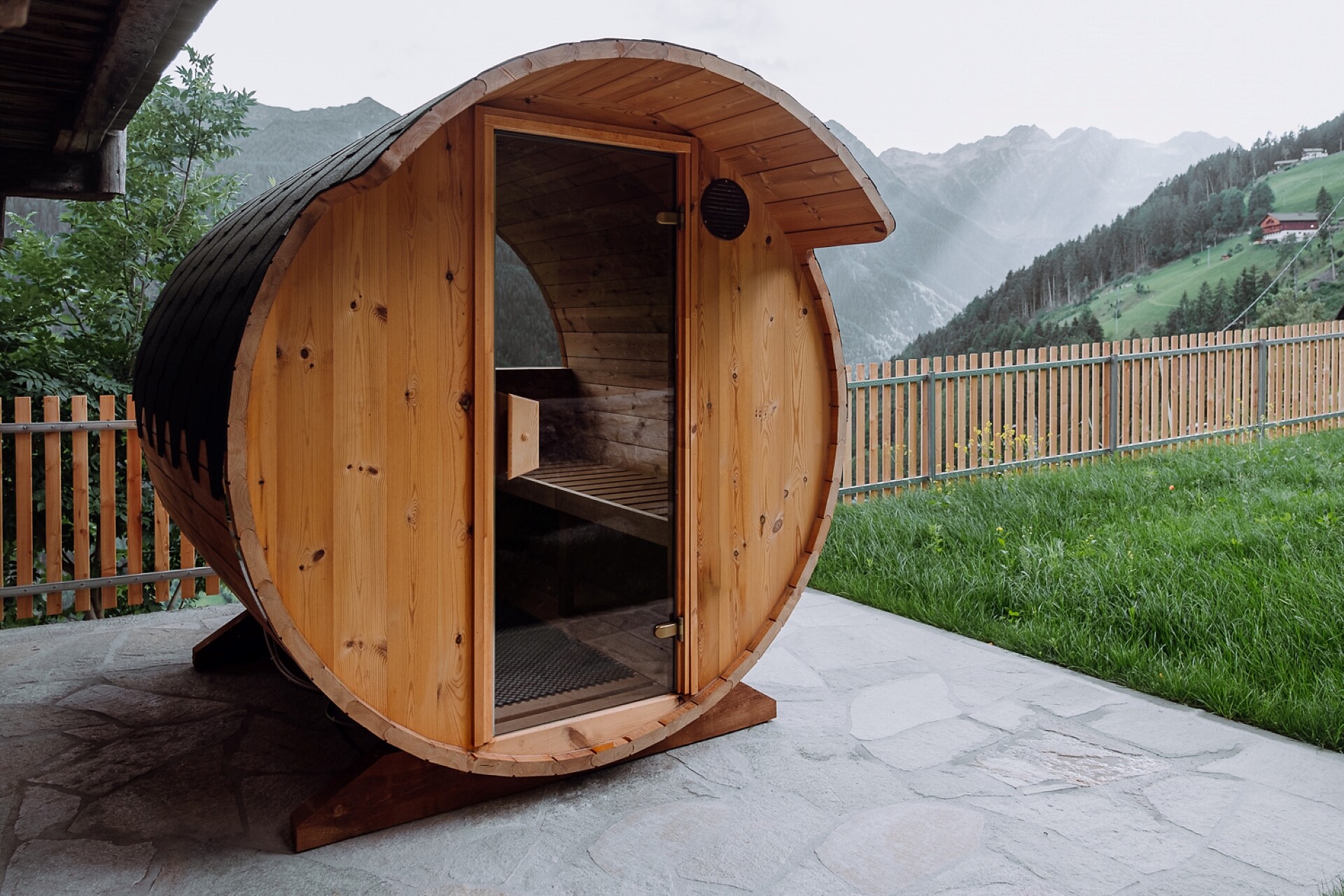 sauna elegante all'aperto