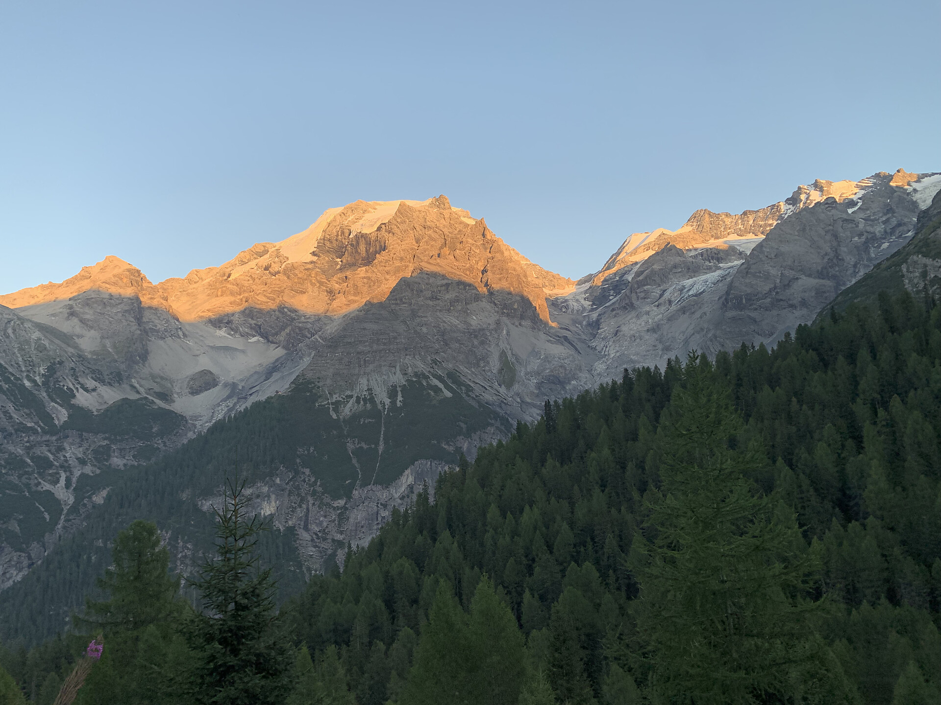 Sonnenuntergang in den Bergen