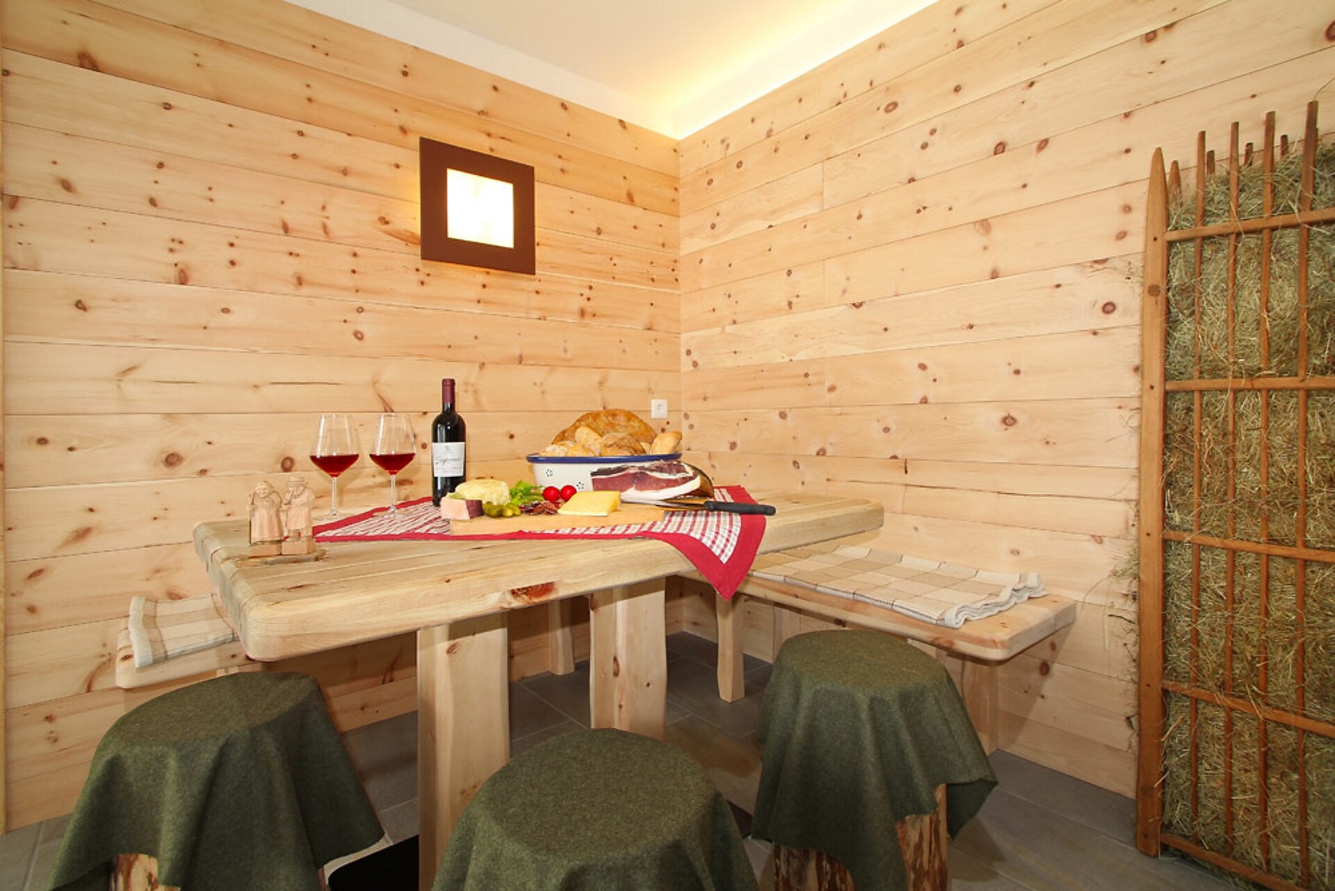 rest room (sauna)