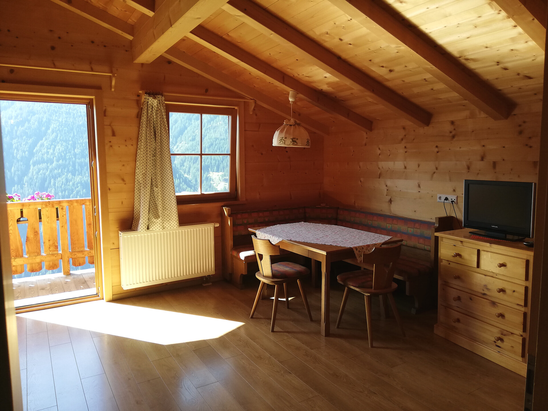 Wohnzimmer in der Ferienwohnung Sonnseite