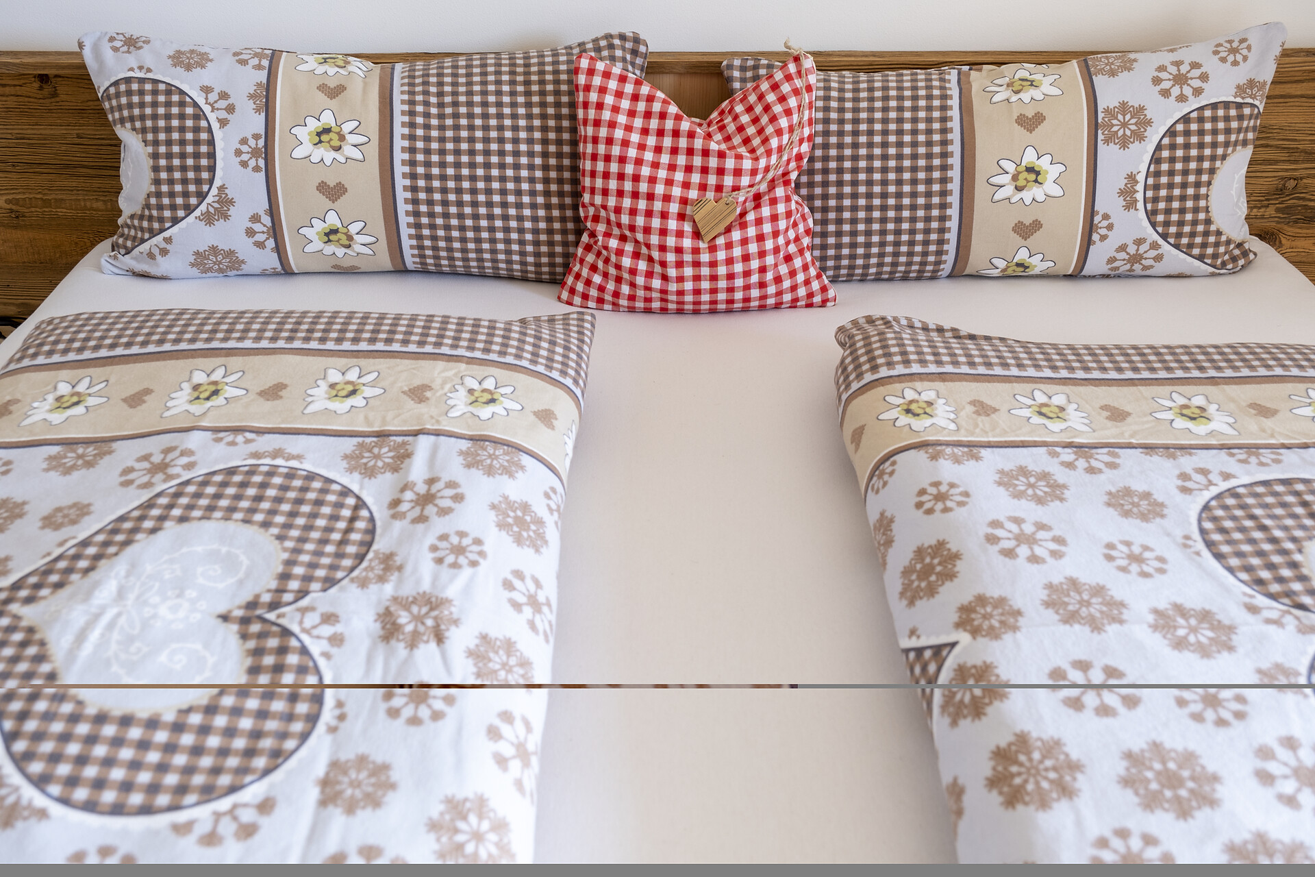 bedroom app. Altholz