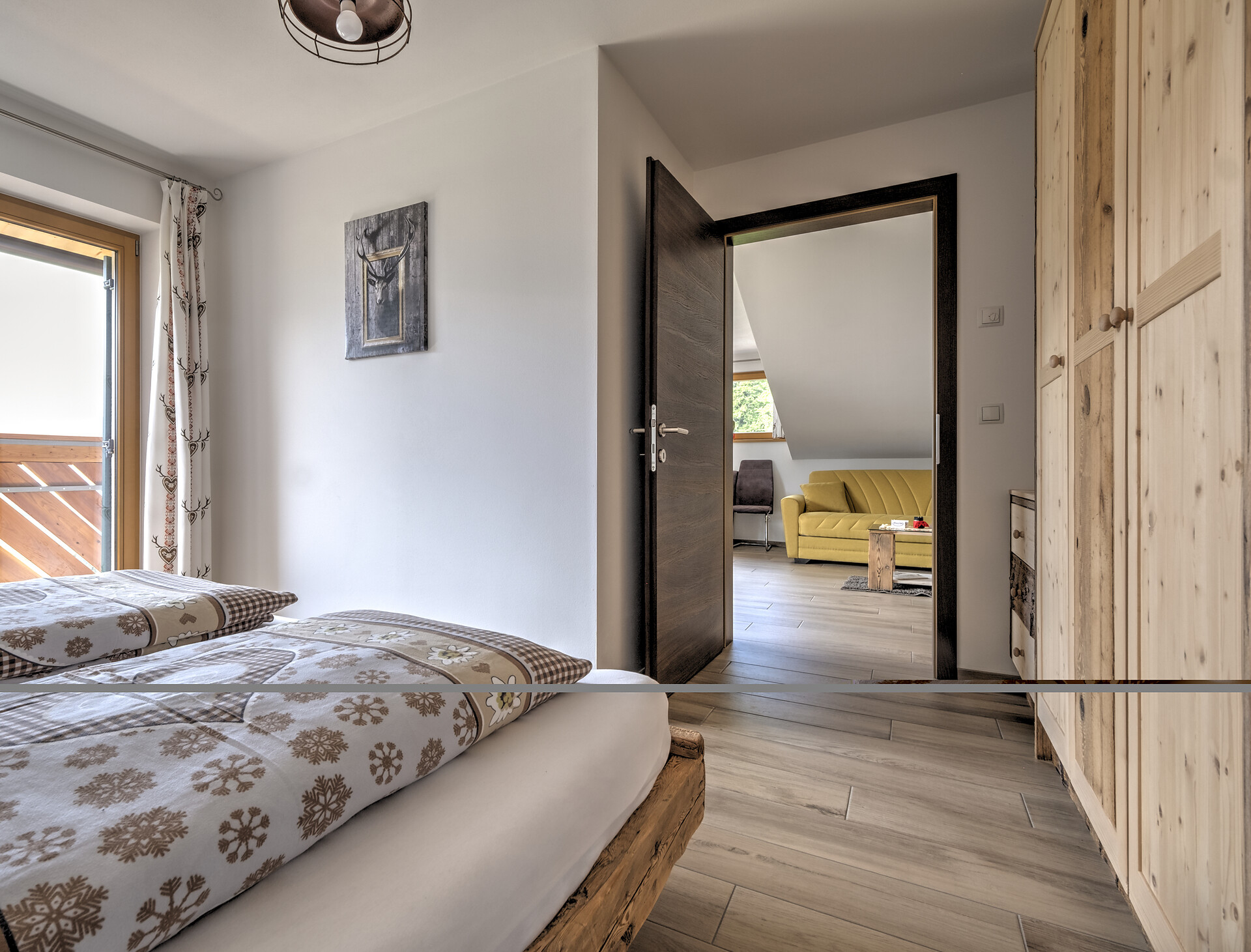 bedroom app. Altholz