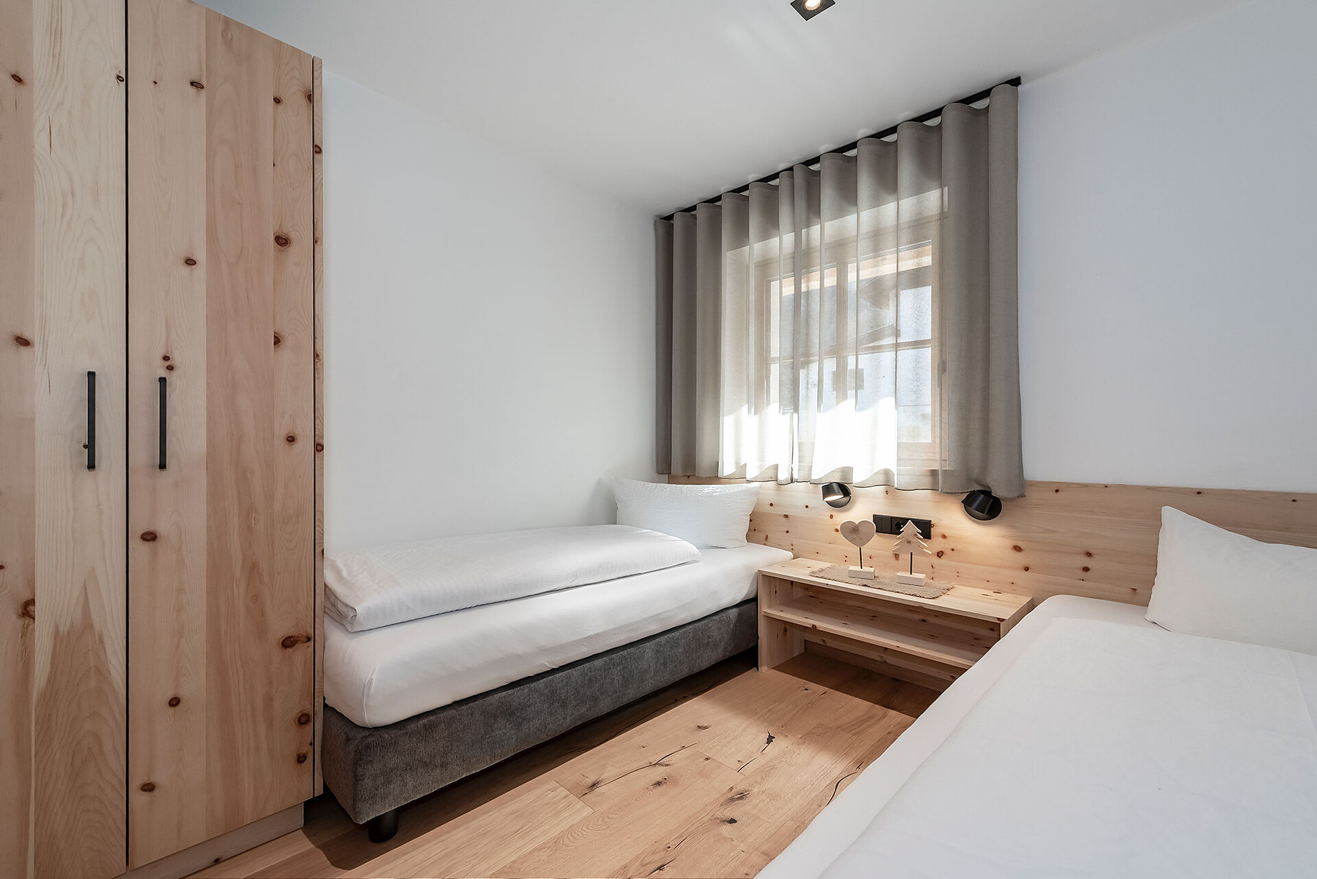 Schlafzimmer 1 Ferienwohnung "Zirbe"