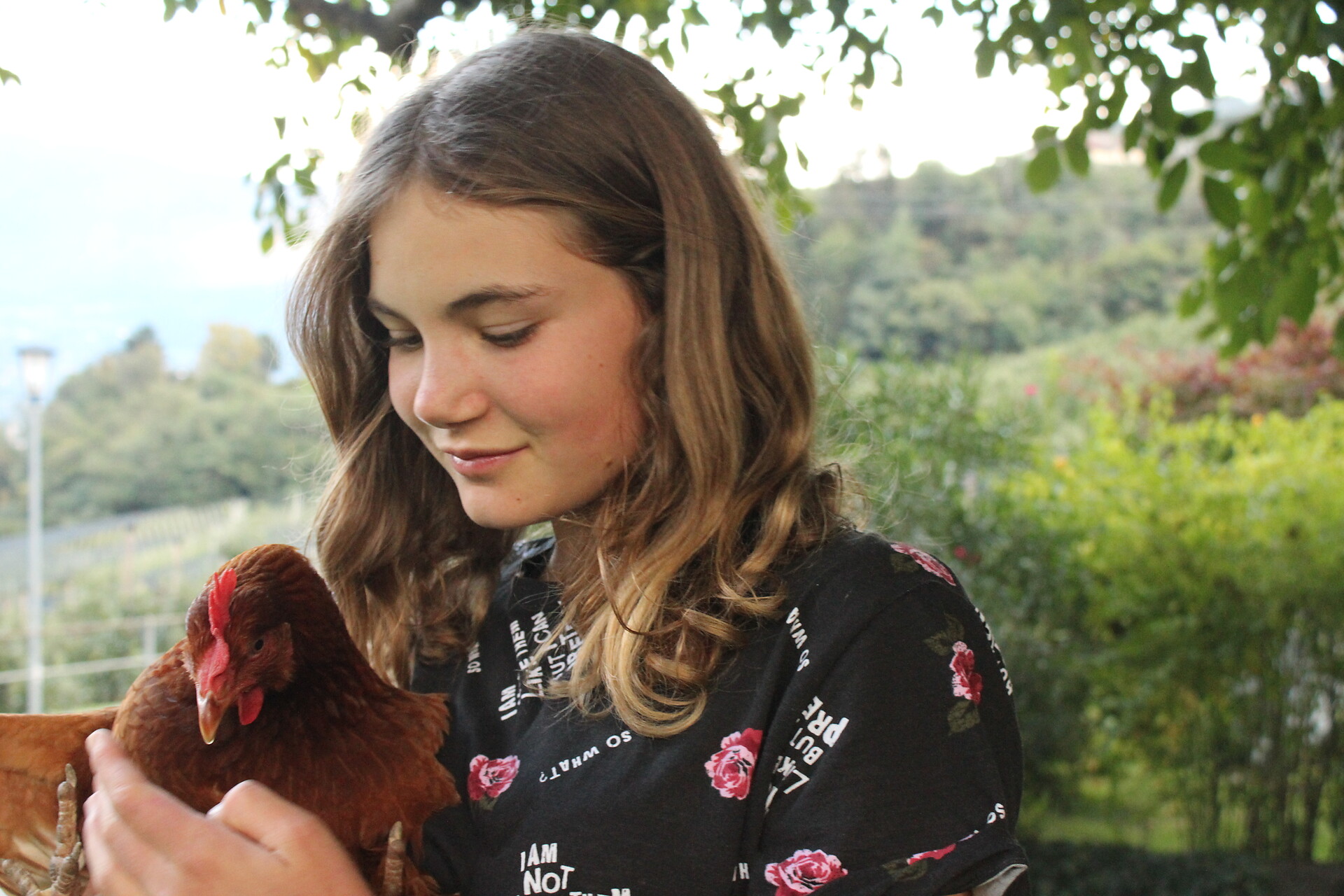 Veronika mit Henne Patty