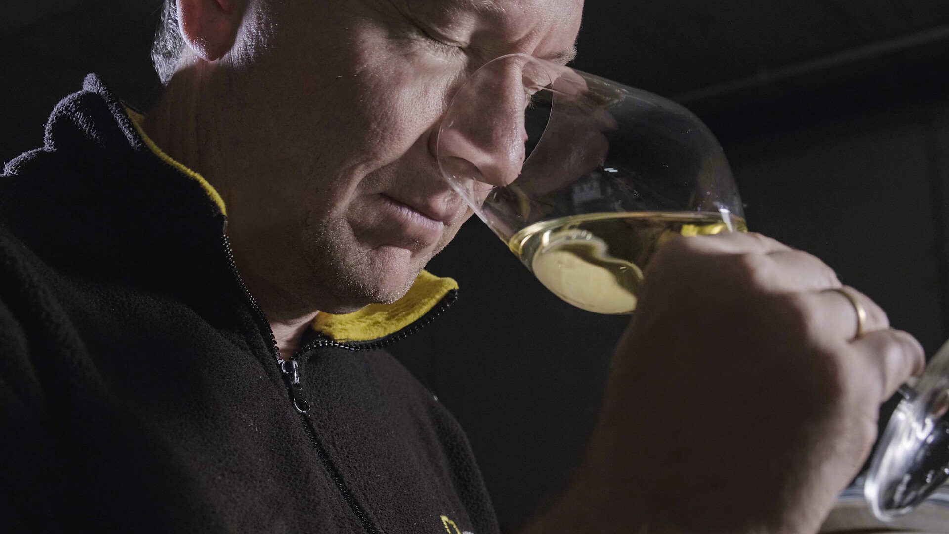 Tasting young wines from the barrel is an act of maximum concentration