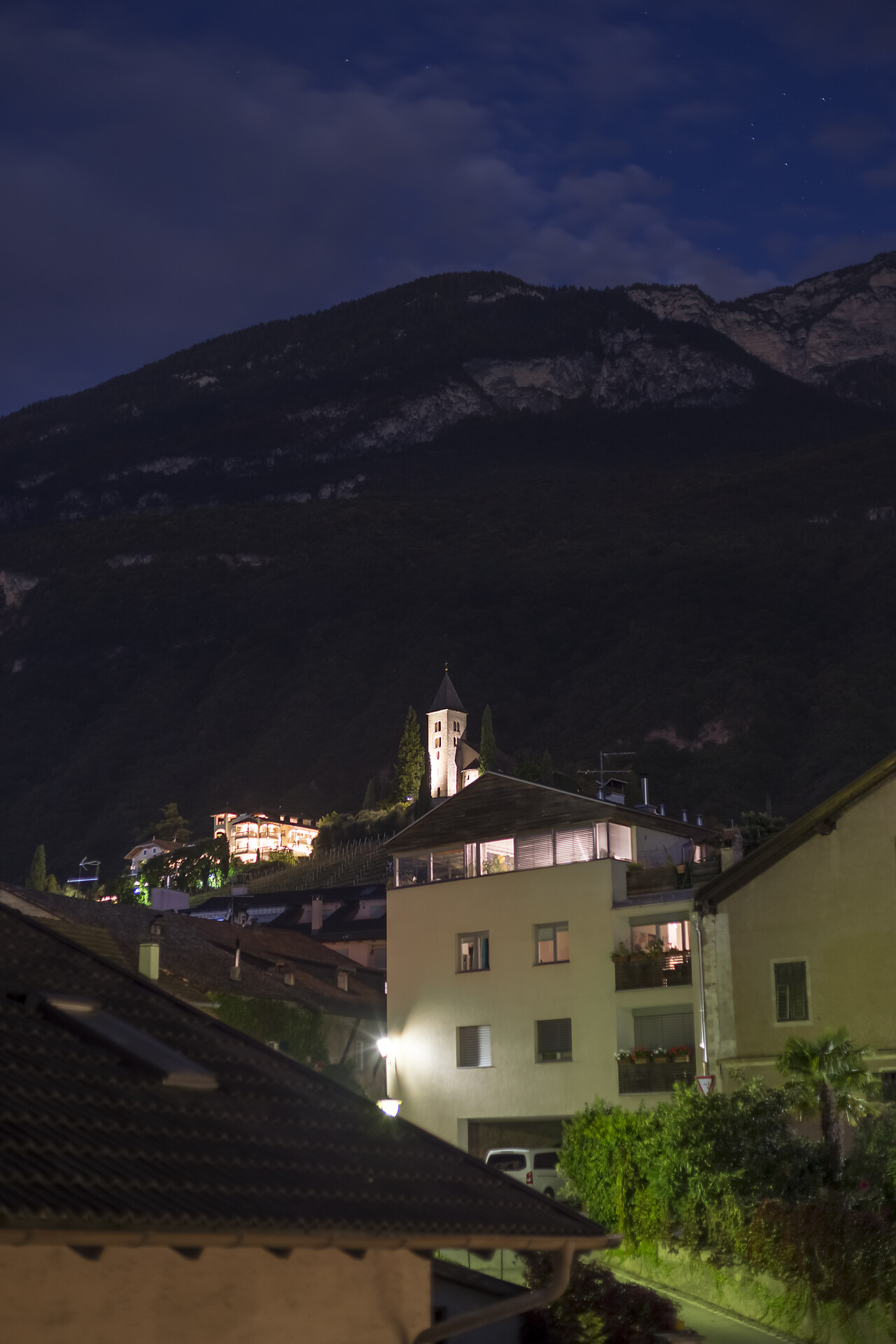 Vista sul balcone di notte