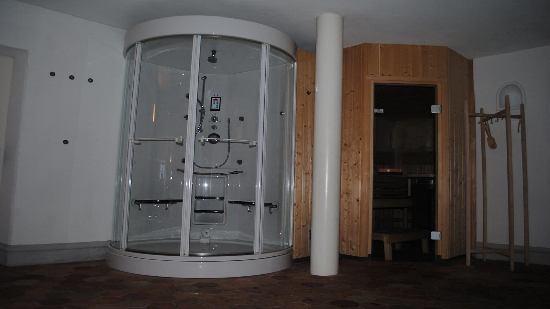 Nahaufnahme Dampfdusche und Sauna