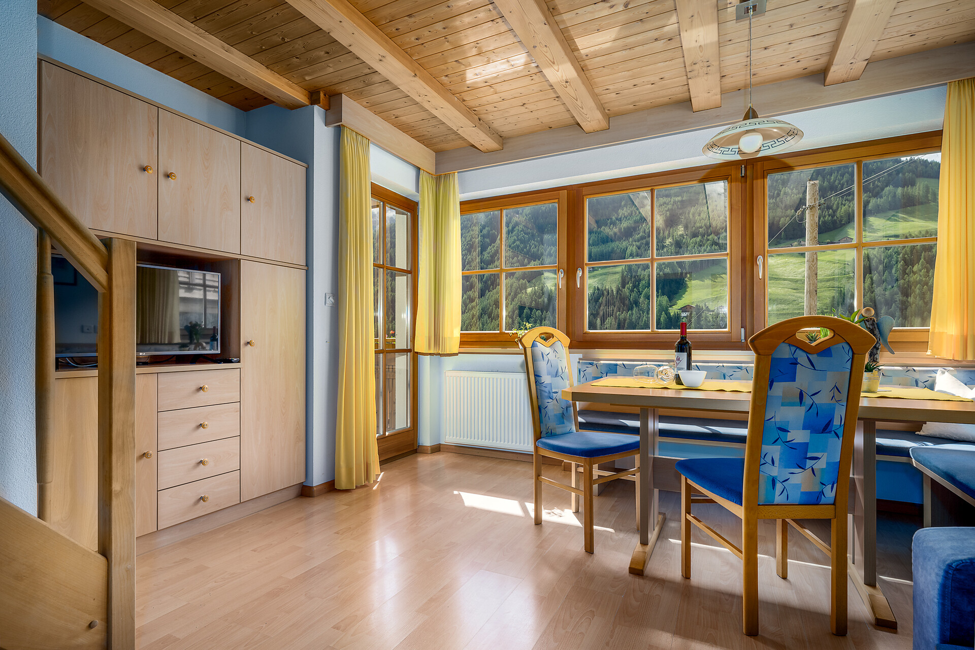 Wohnzimmer in Wohnung Wollbach